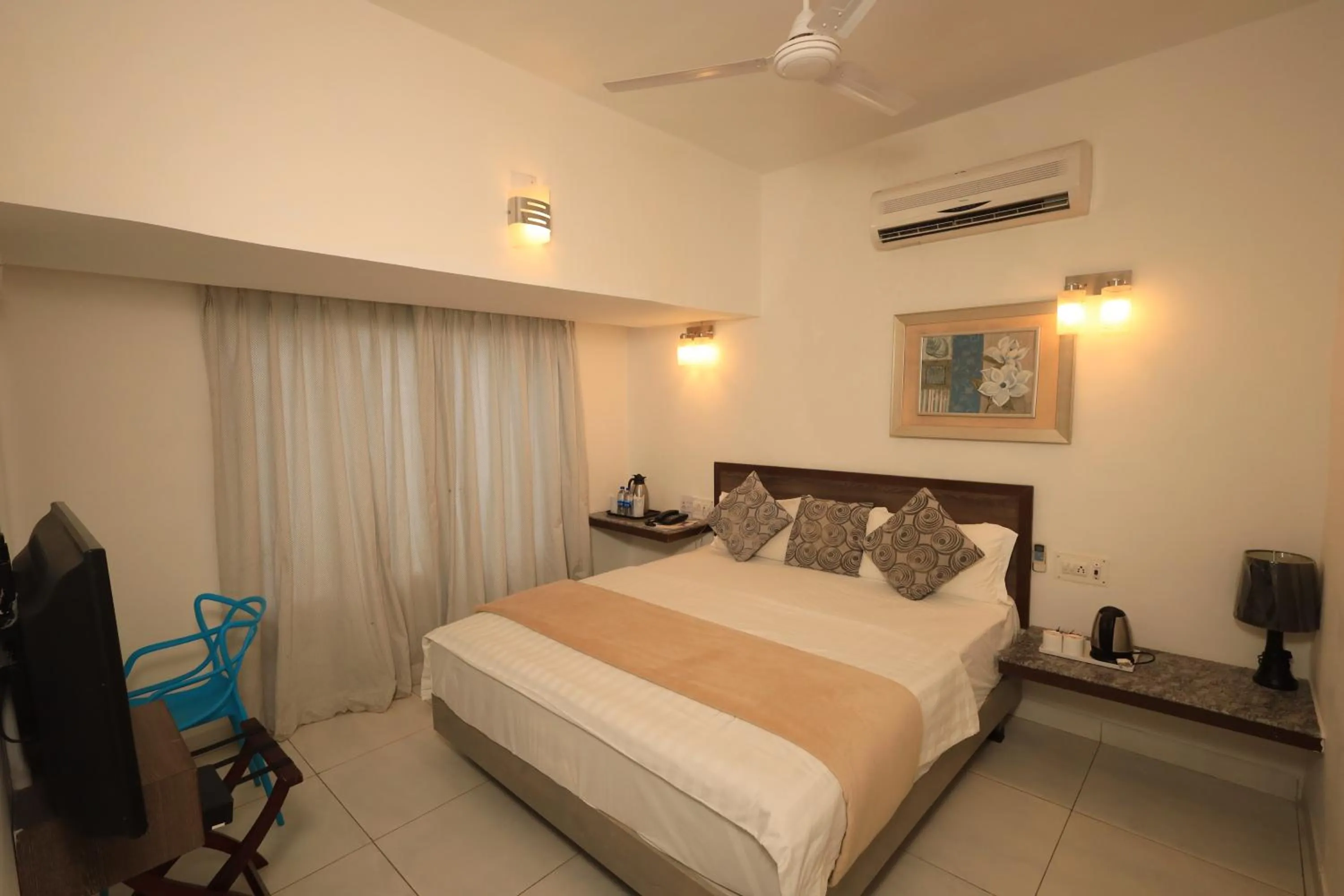 Bedroom, Bed in Hummingbird Resort