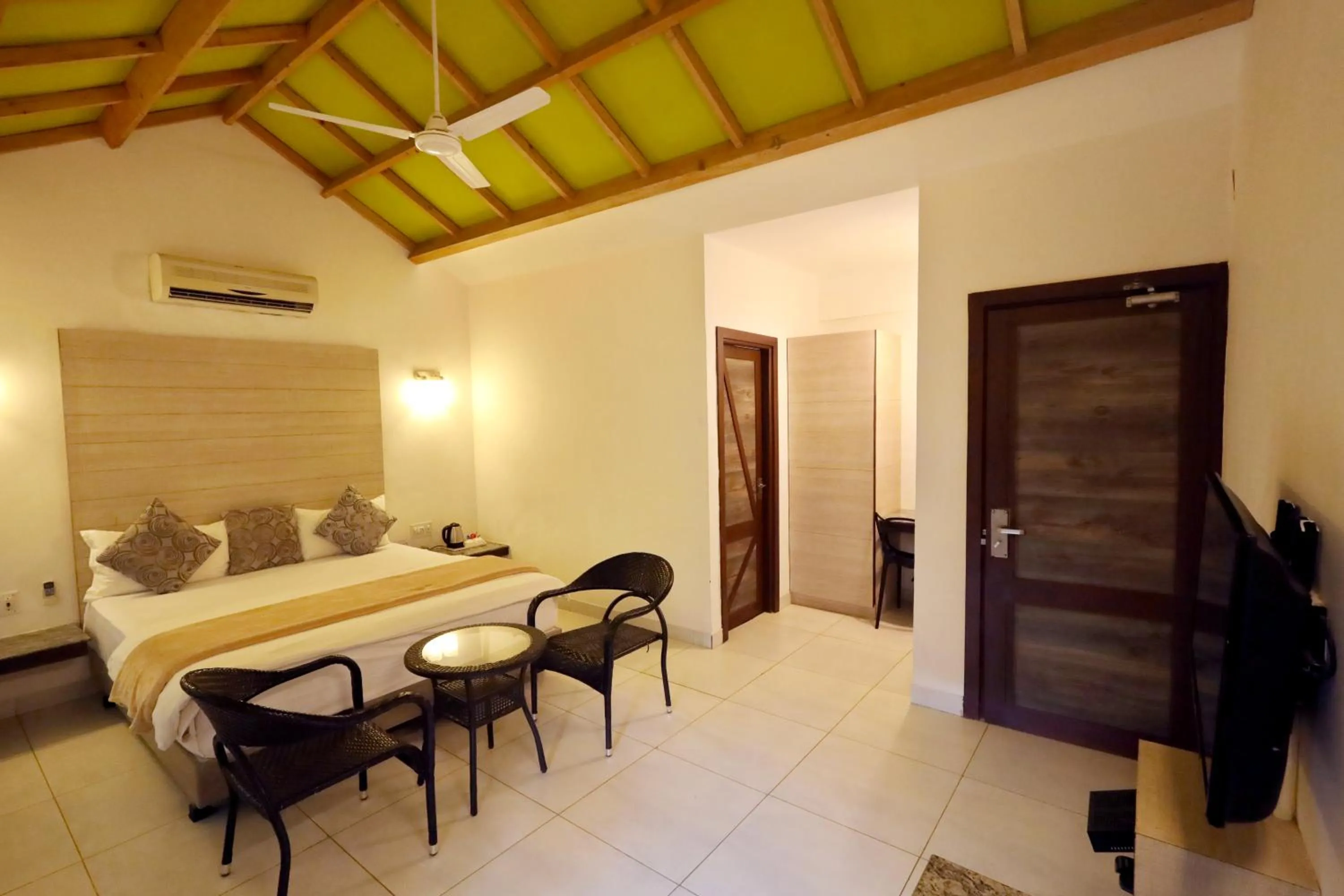 Bedroom, Bed in Hummingbird Resort