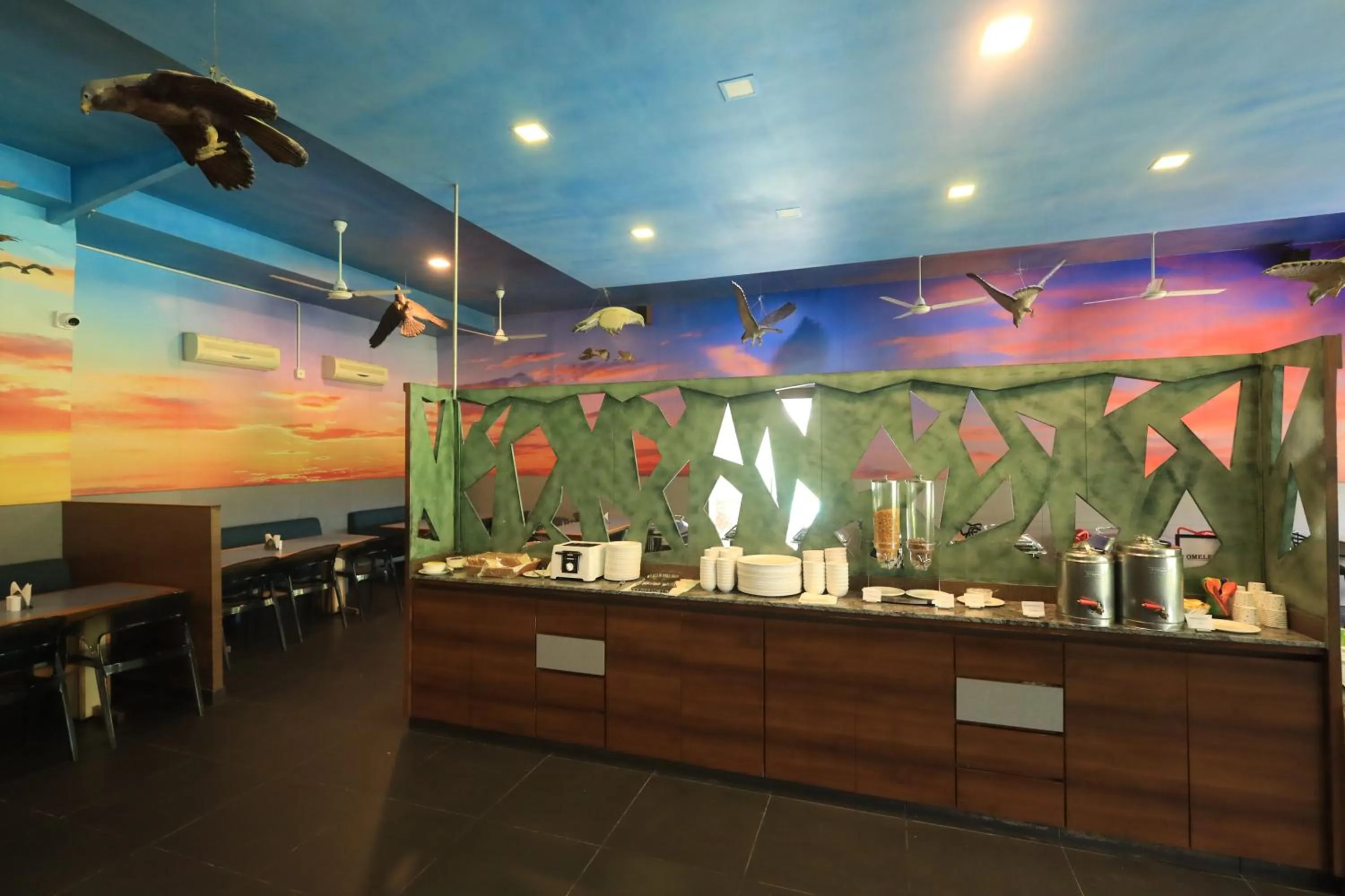 Restaurant/places to eat in Hummingbird Resort