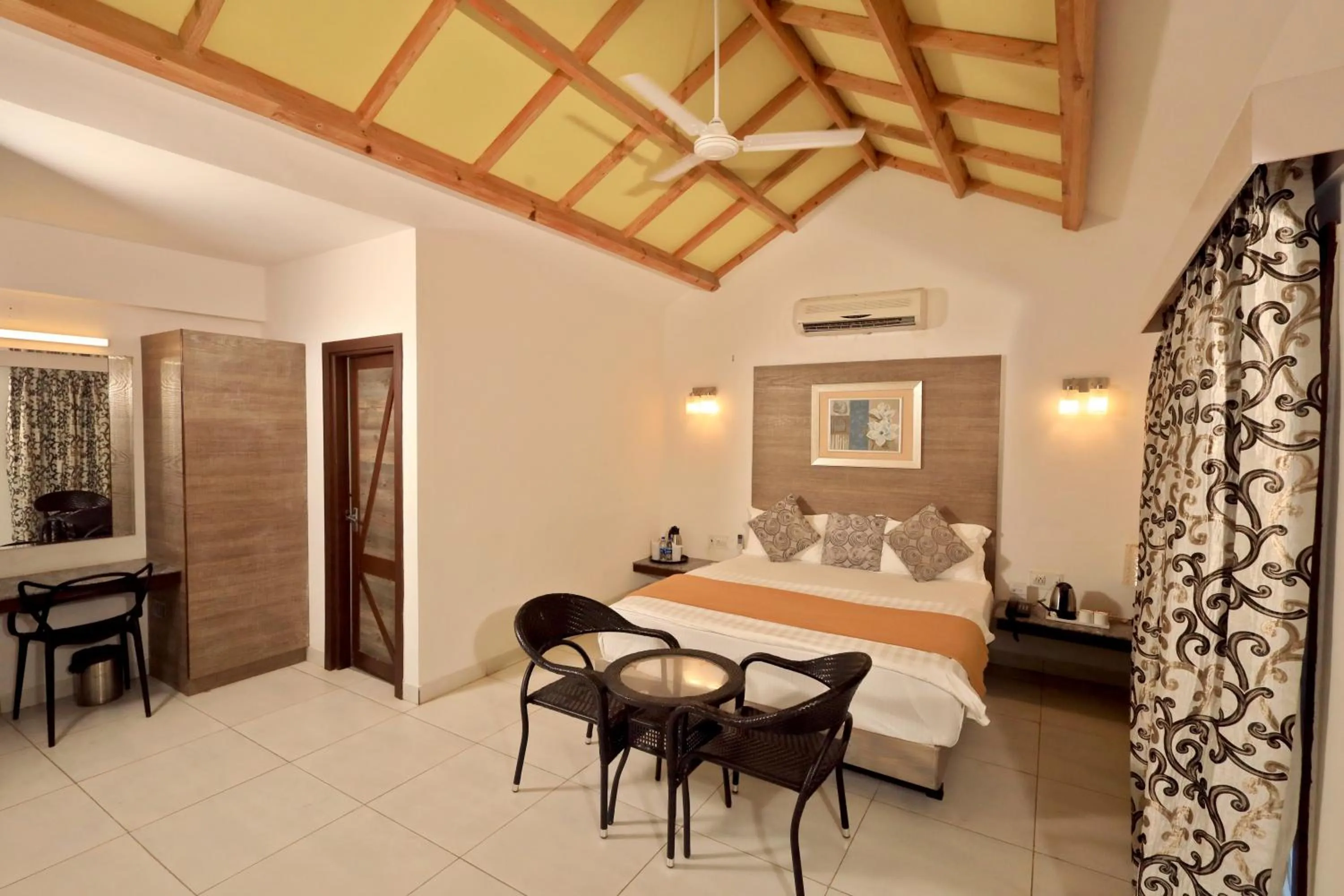 Bedroom, Bed in Hummingbird Resort