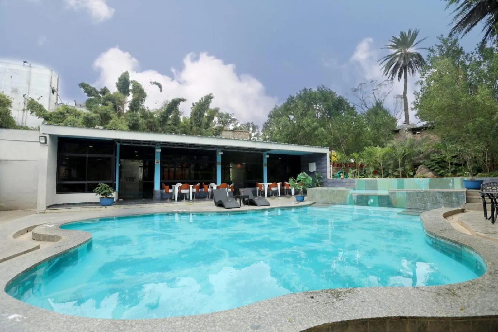 Swimming pool in Hummingbird Resort