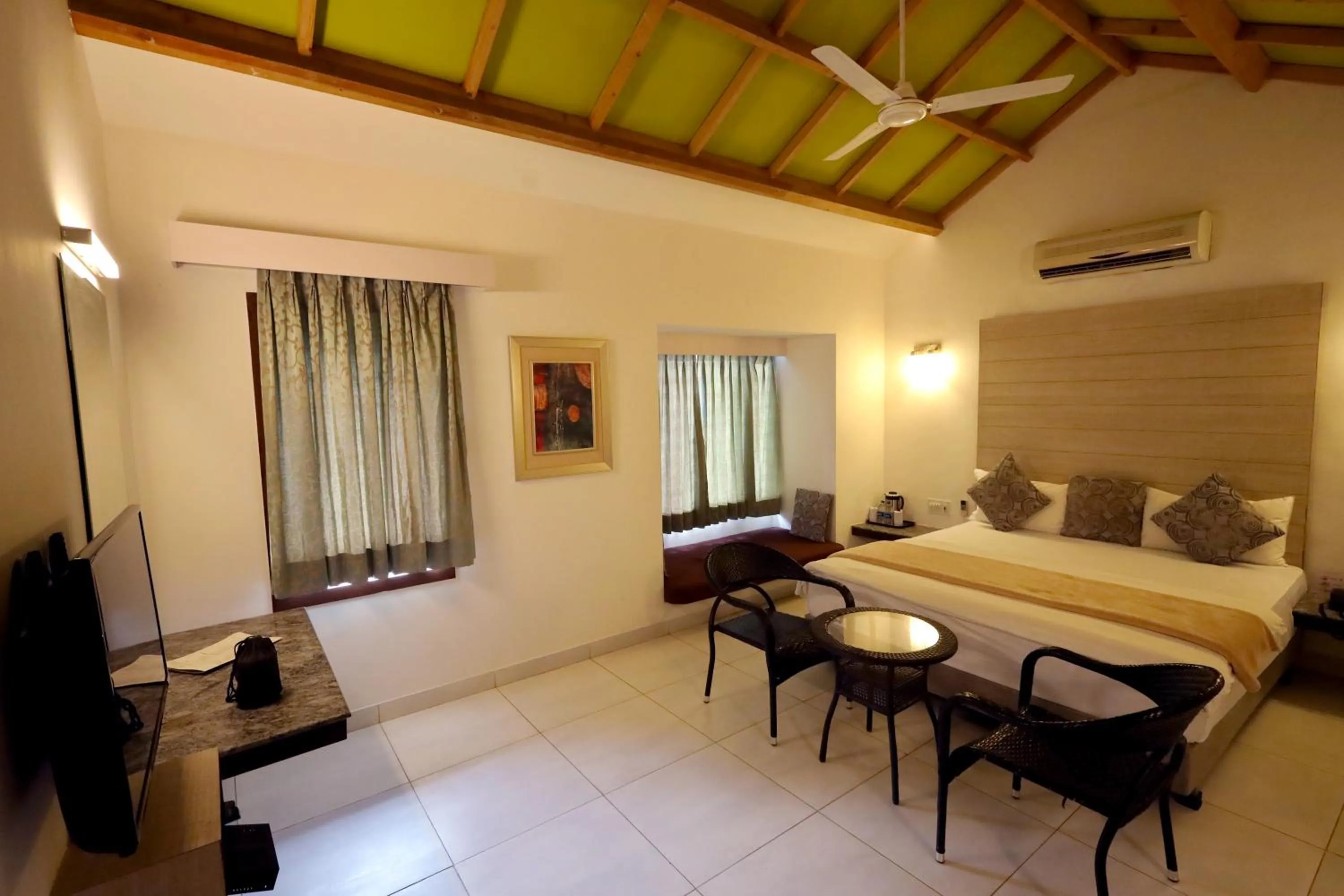 Bedroom, Bed in Hummingbird Resort