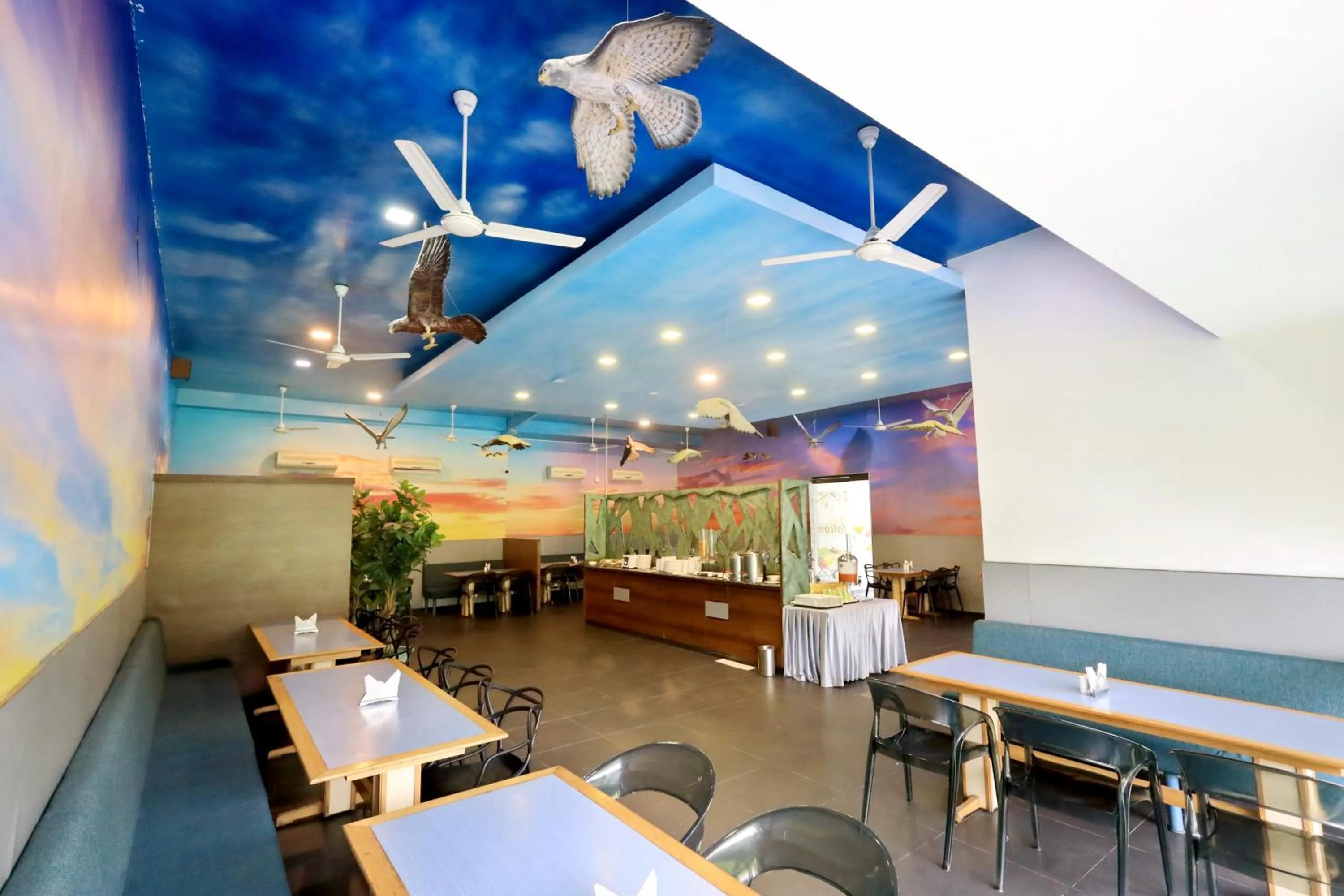 Restaurant/places to eat in Hummingbird Resort