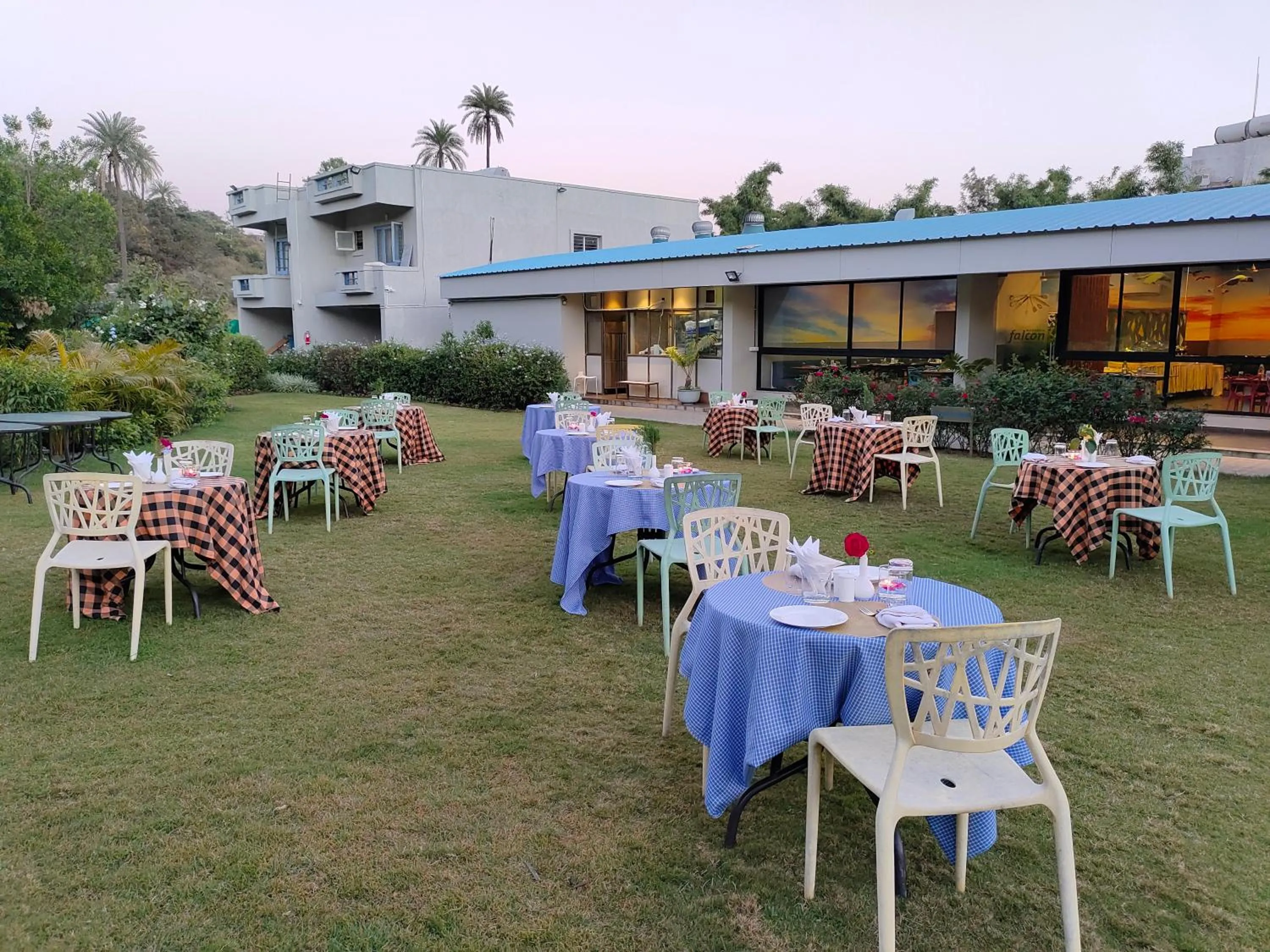 Restaurant/places to eat in Hummingbird Resort