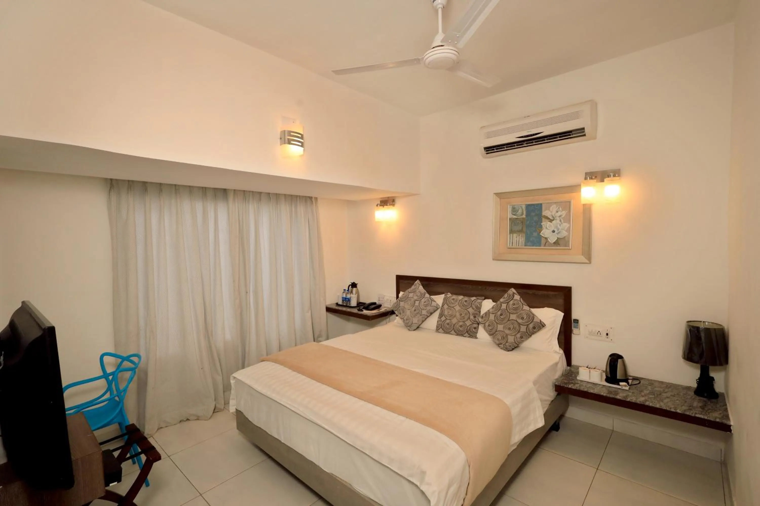 Bedroom, Bed in Hummingbird Resort