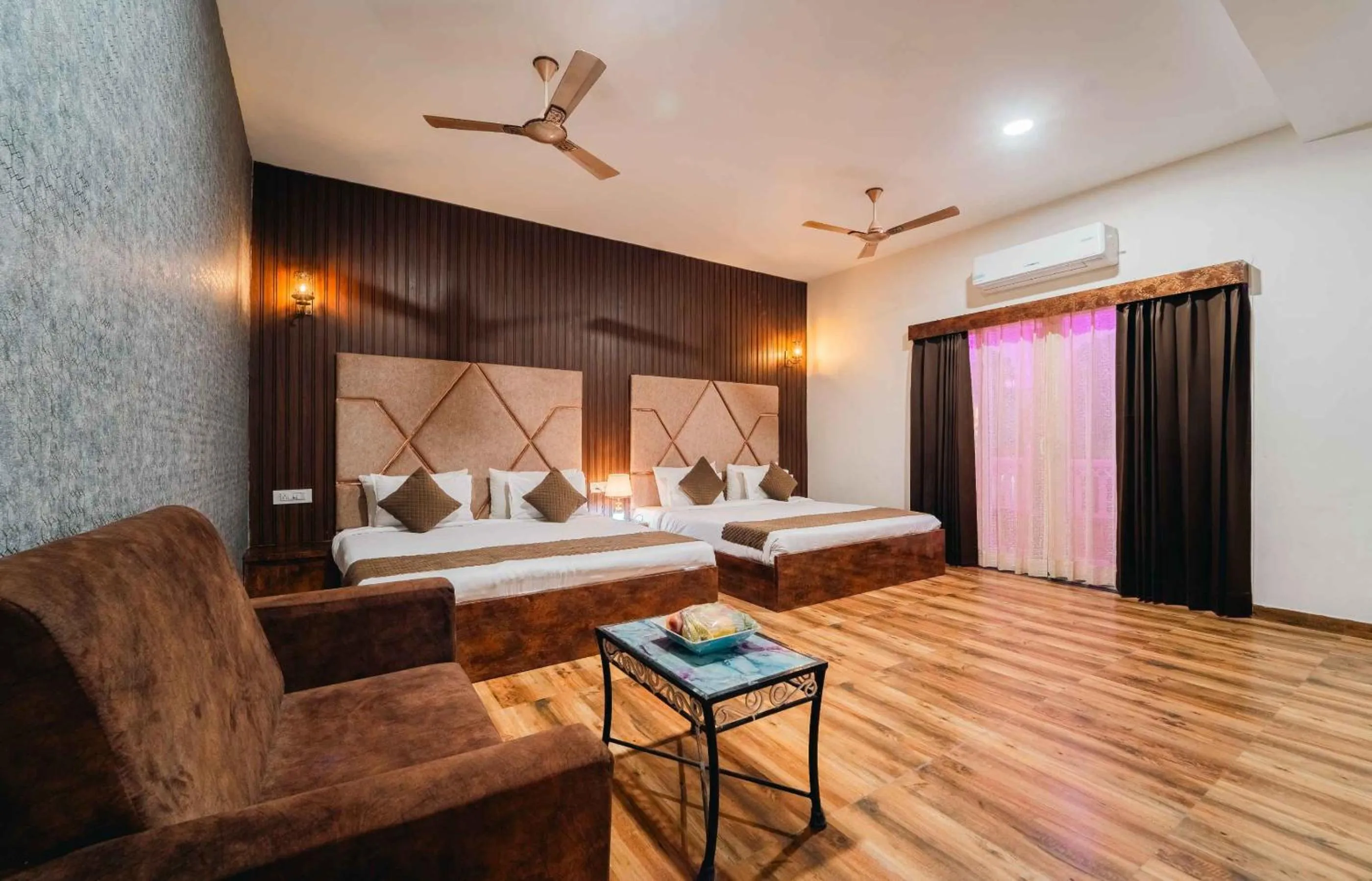 Bed in Hotel Royal Paradise