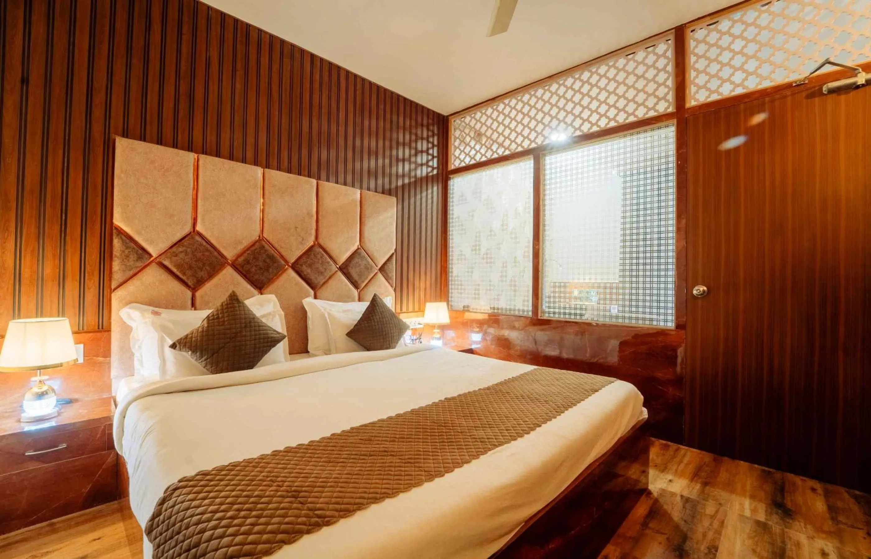 Bed in Hotel Royal Paradise