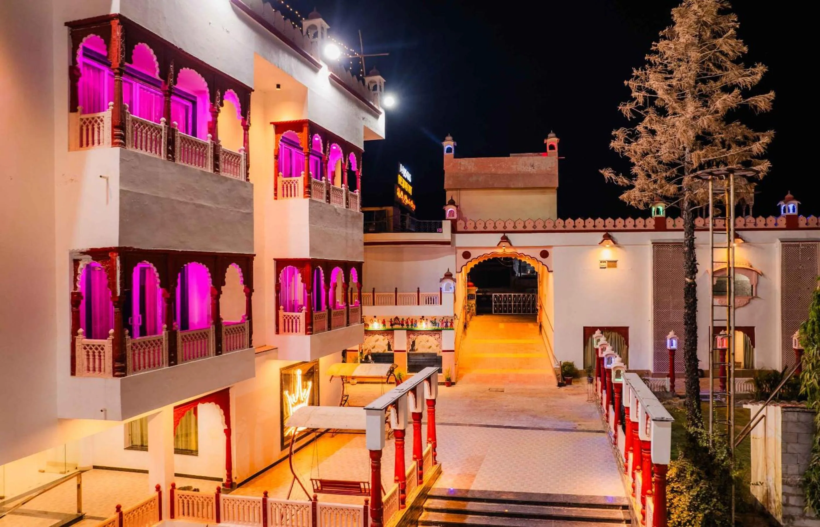 Property building in Hotel Royal Paradise