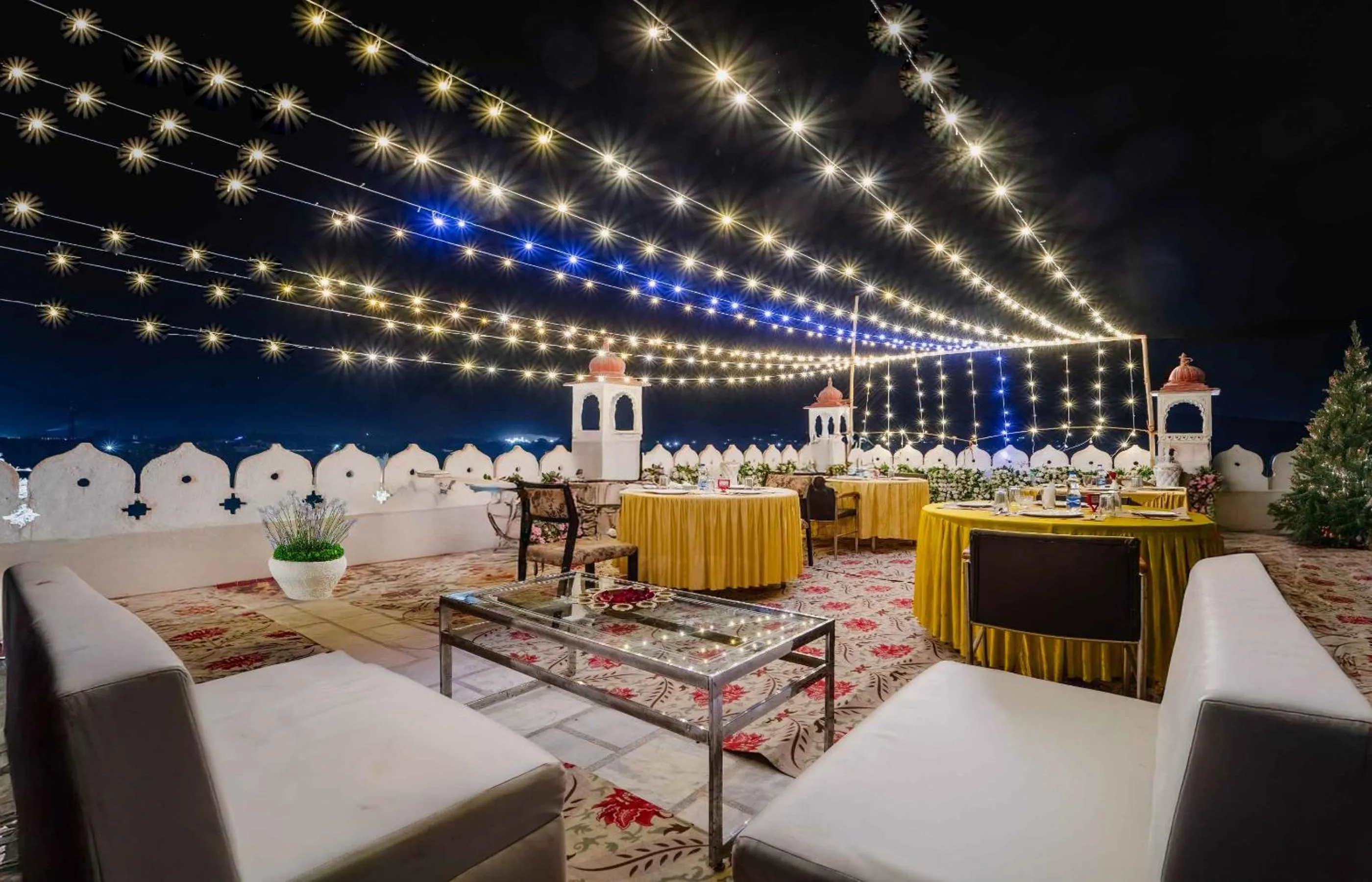 Night in Hotel Royal Paradise