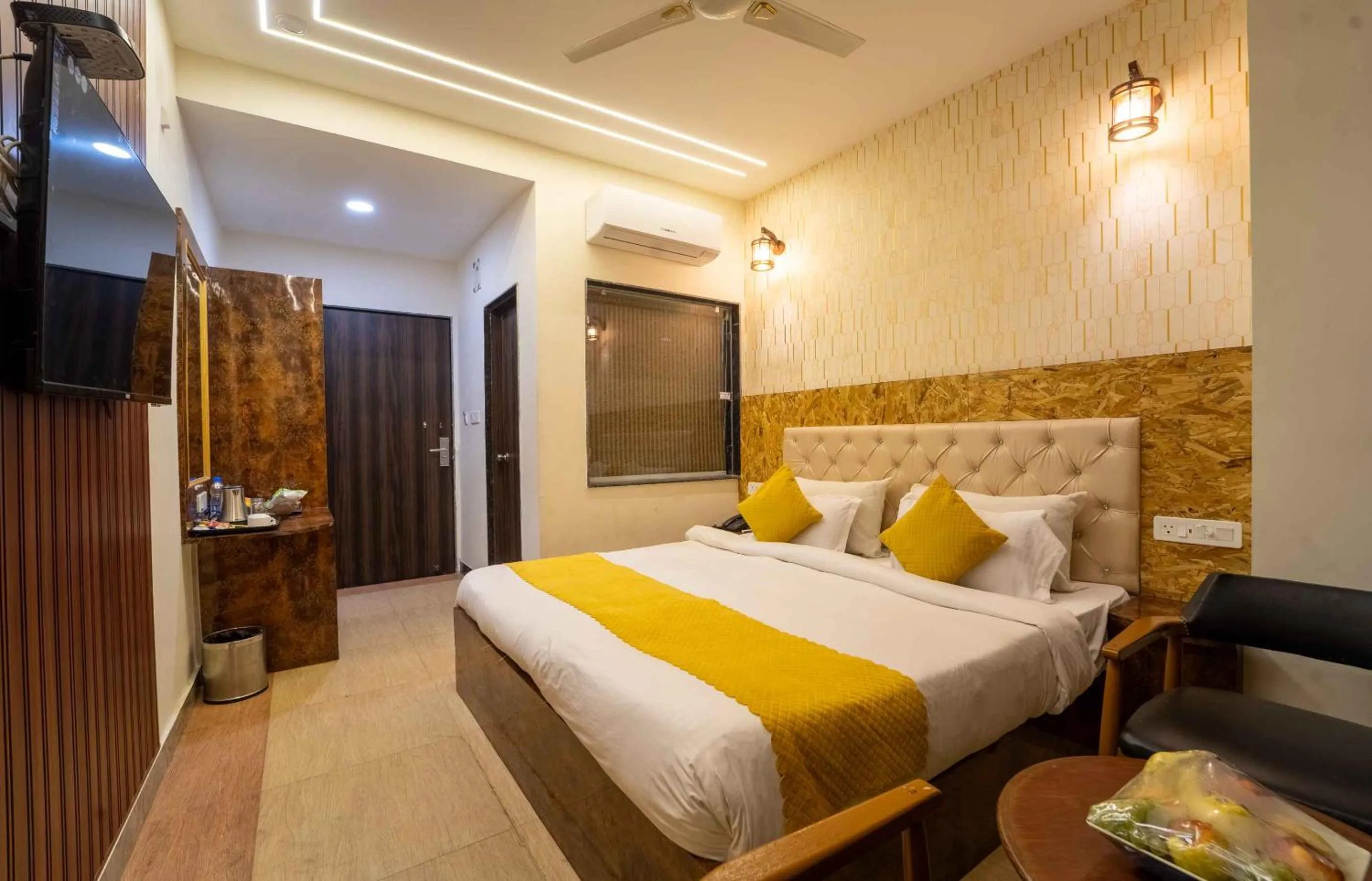 TV and multimedia in Hotel Royal Paradise