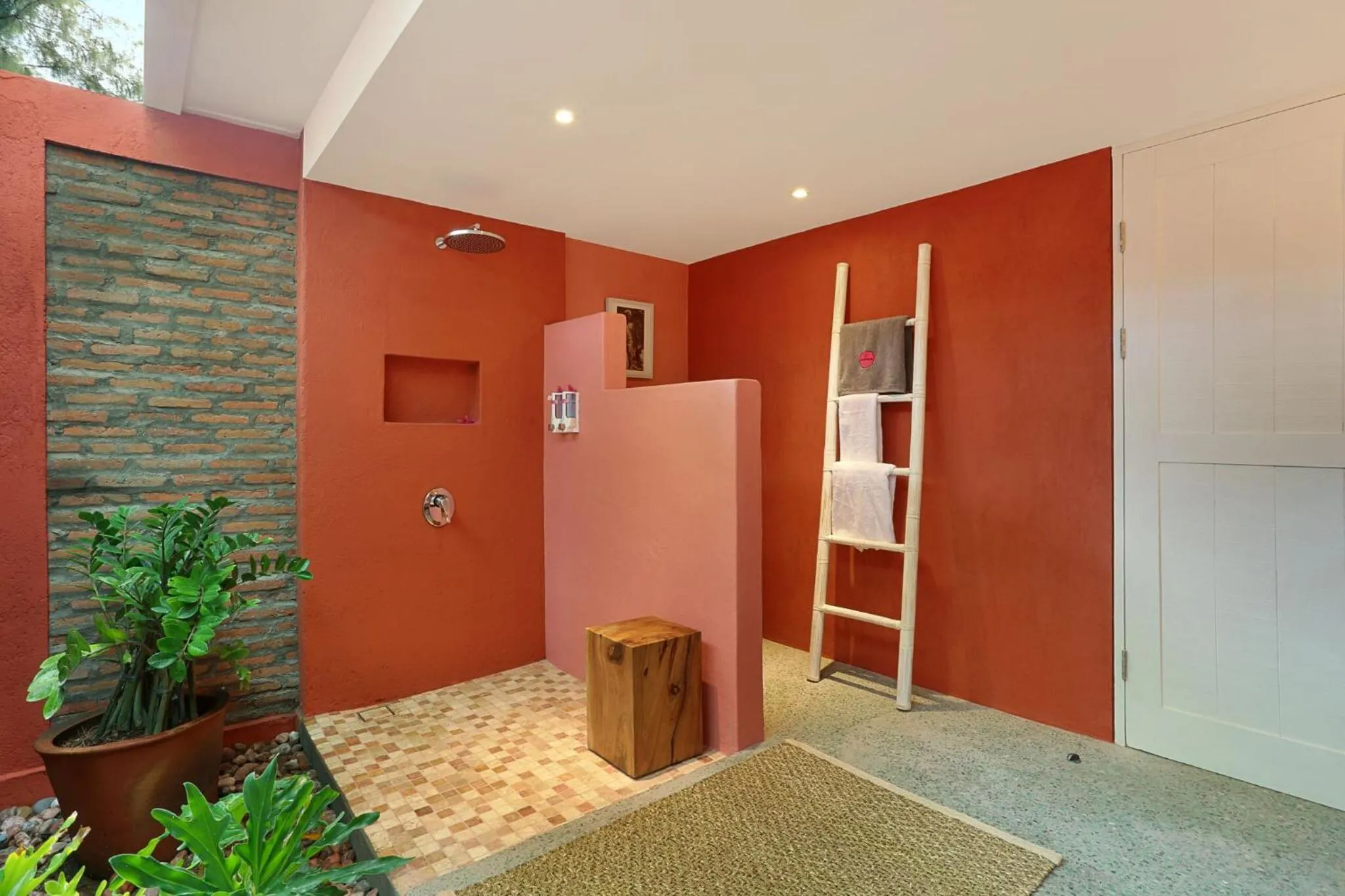 Shower in PinkCoco Gili Trawangan - Constant Surprises - for Cool Adults Only