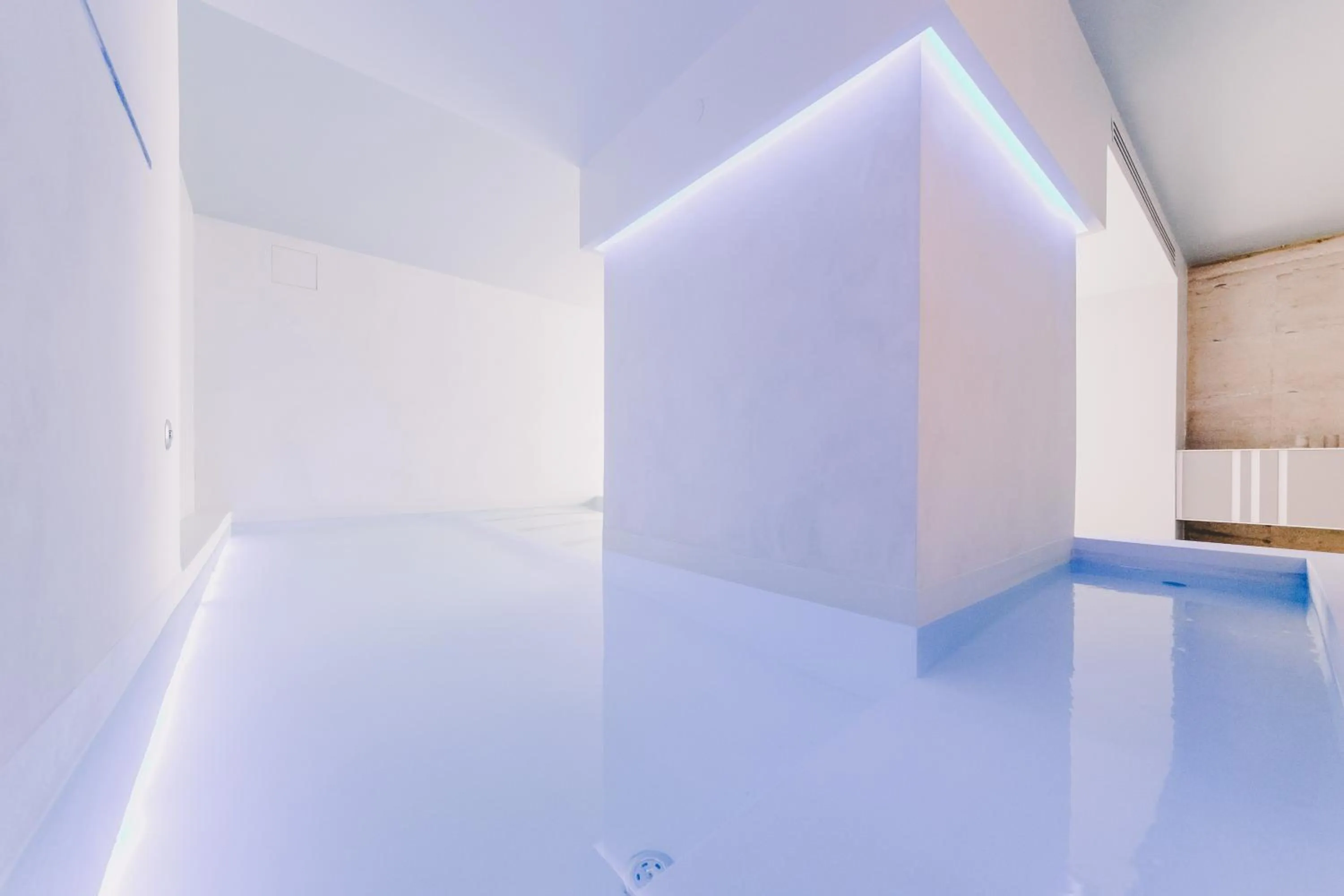 Hot Tub in Suite 10 Home Design & Spa