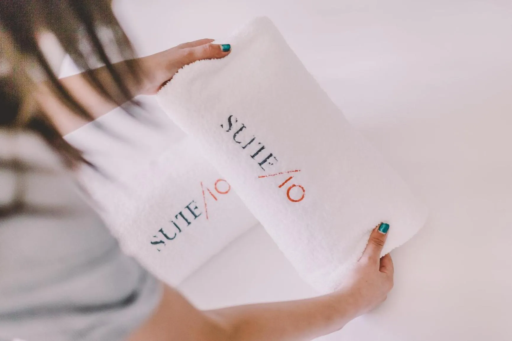 Logo/Certificate/Sign in Suite 10 Home Design & Spa