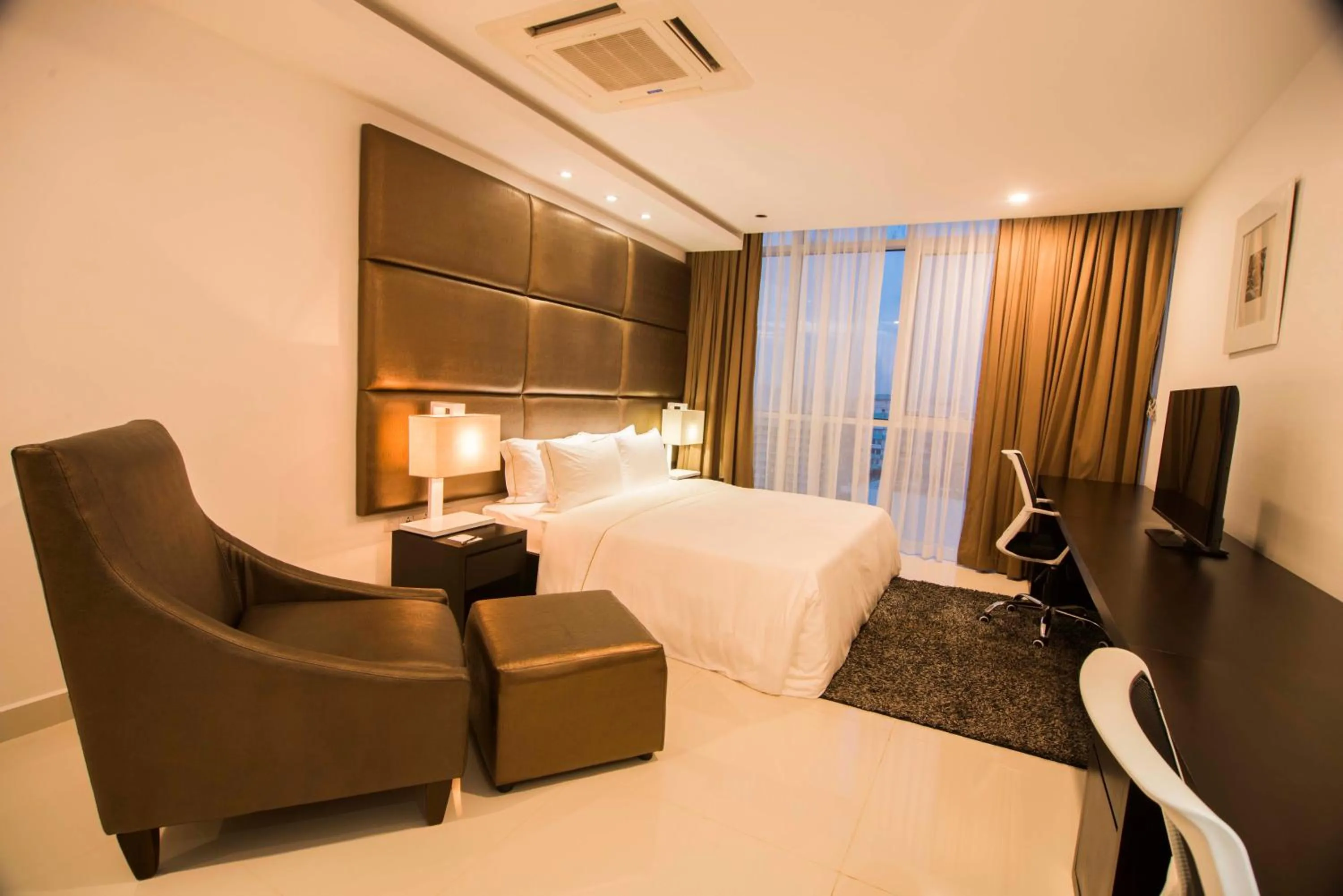 Bedroom, Bed in Platinum One Suites