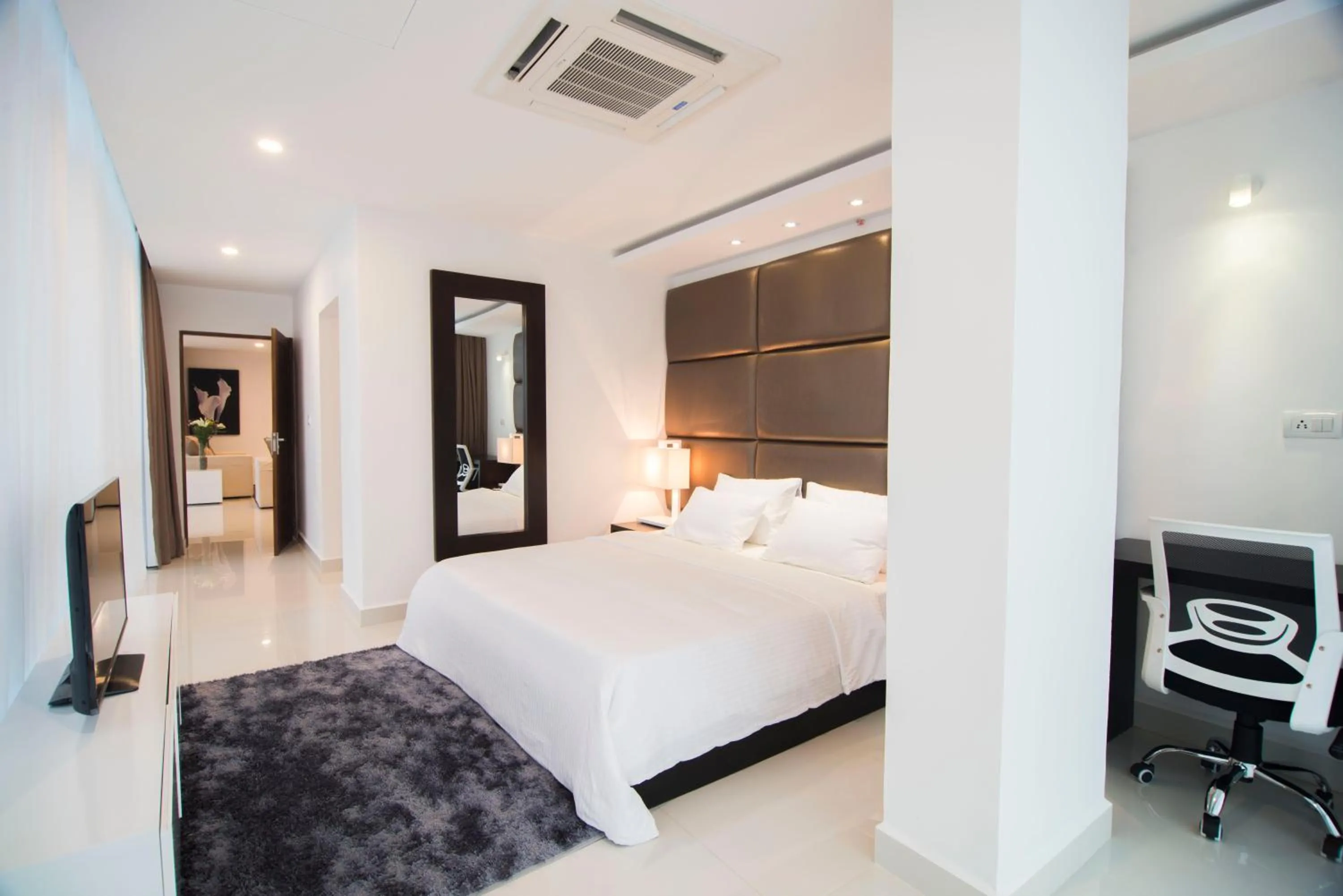 Bedroom, Bed in Platinum One Suites