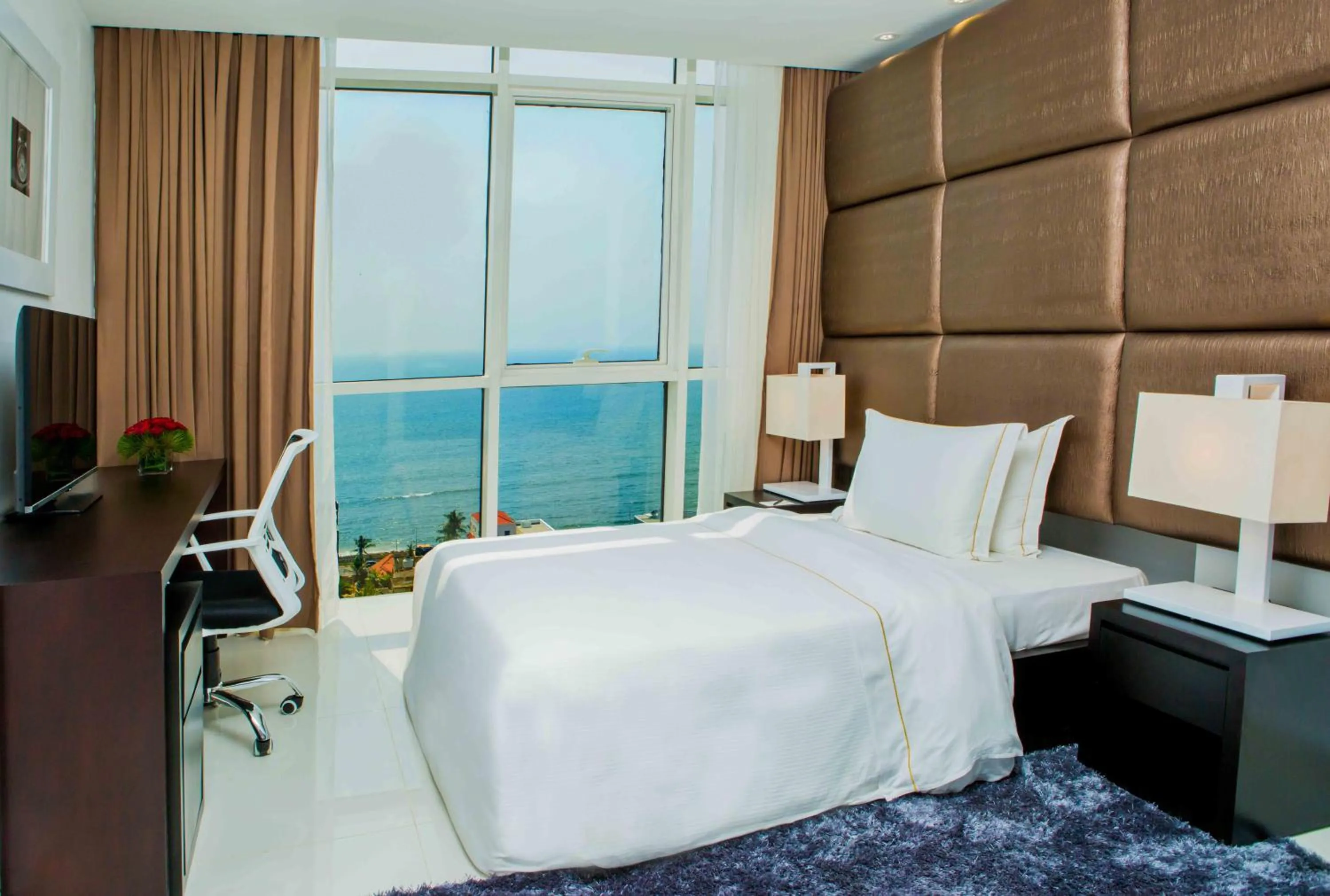 TV and multimedia, Bed in Platinum One Suites