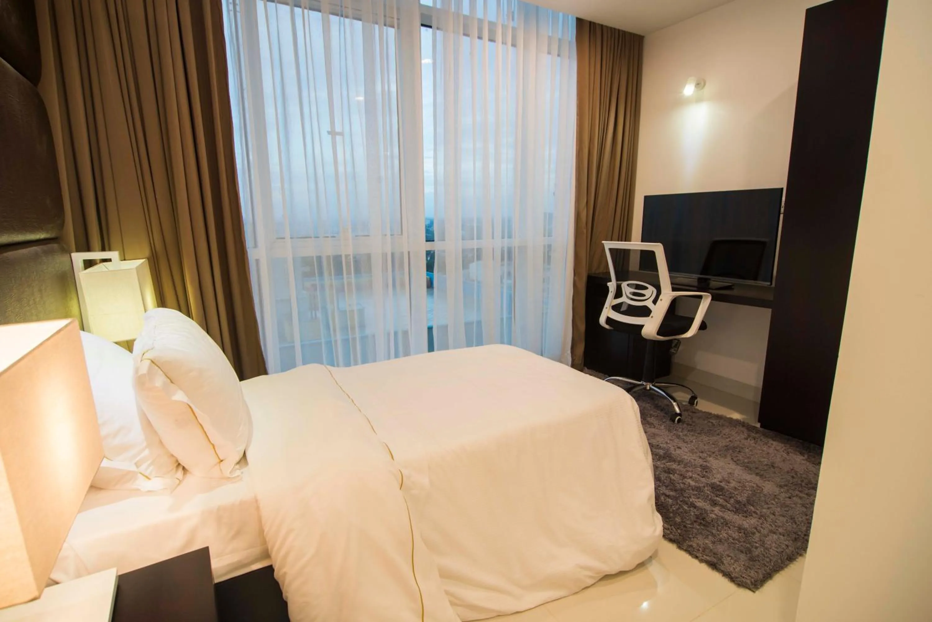 Bedroom, Bed in Platinum One Suites