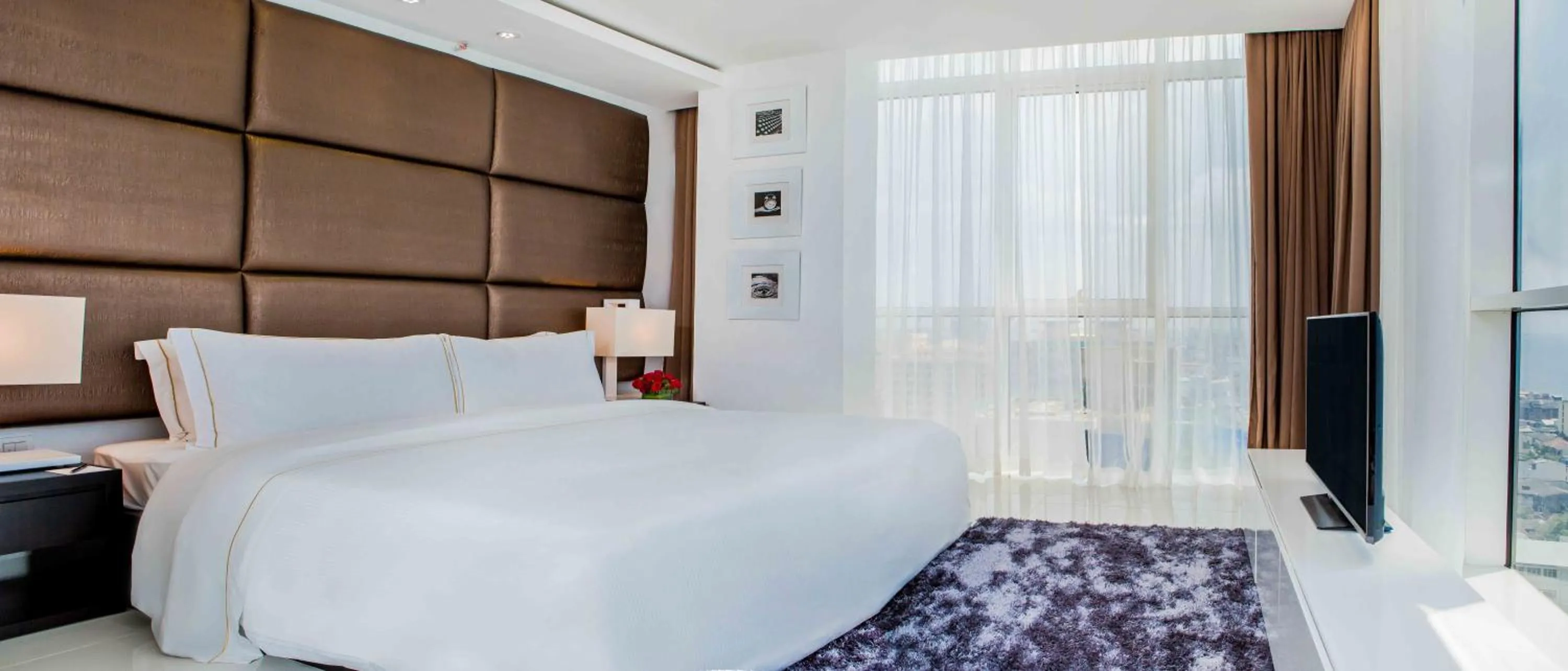 Day, Bed in Platinum One Suites
