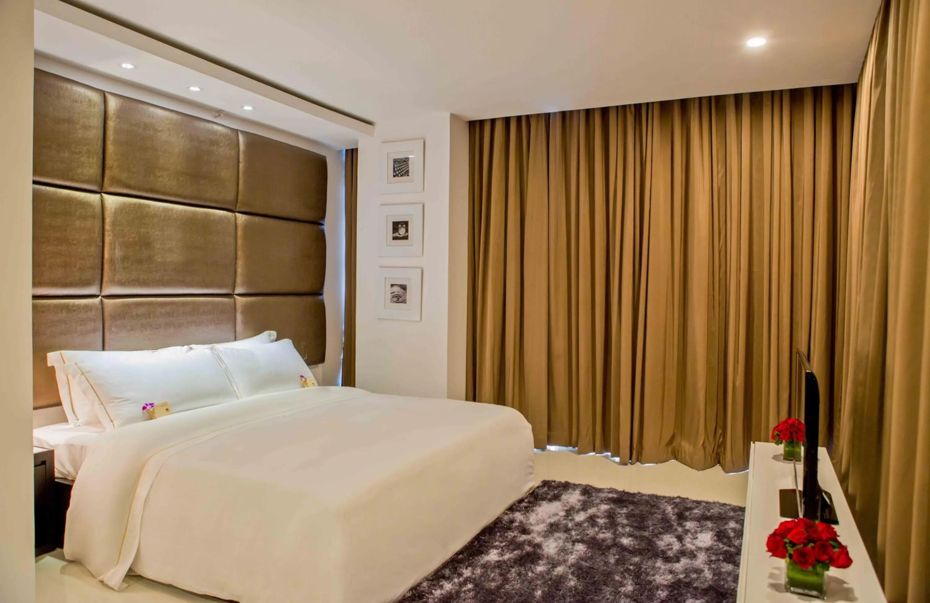 Photo of the whole room, Bed in Platinum One Suites