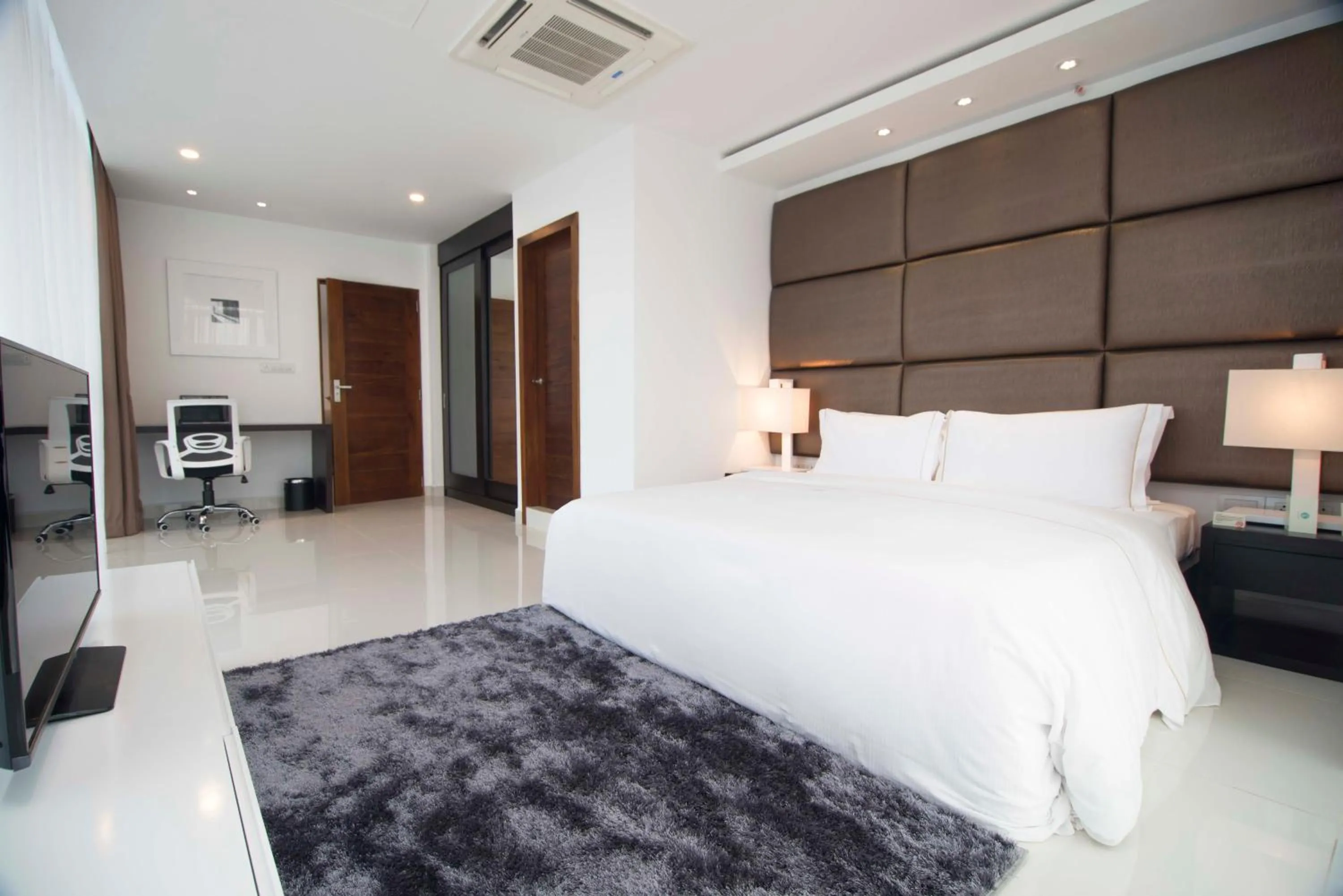 Bedroom, Bed in Platinum One Suites