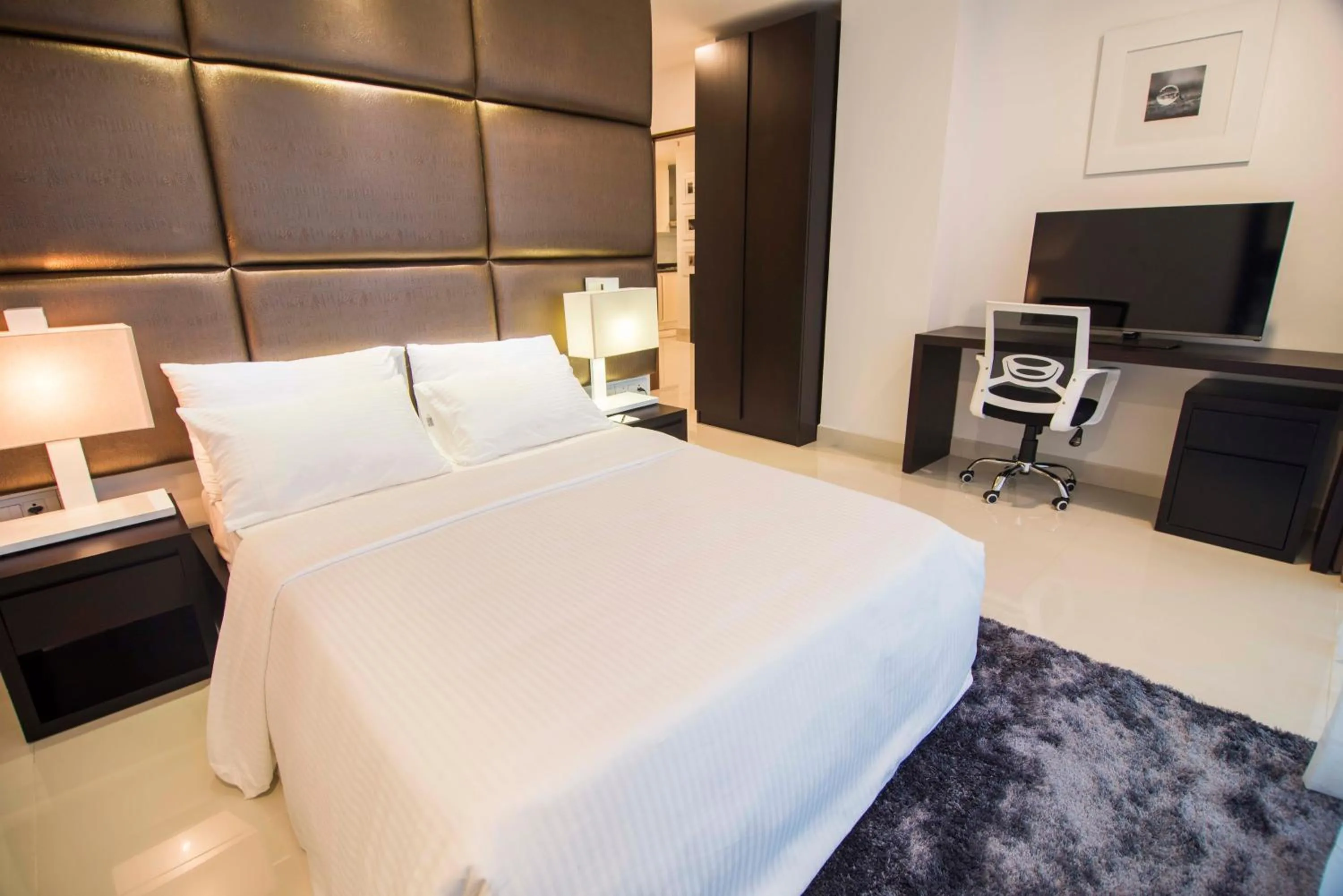 Bedroom, Bed in Platinum One Suites