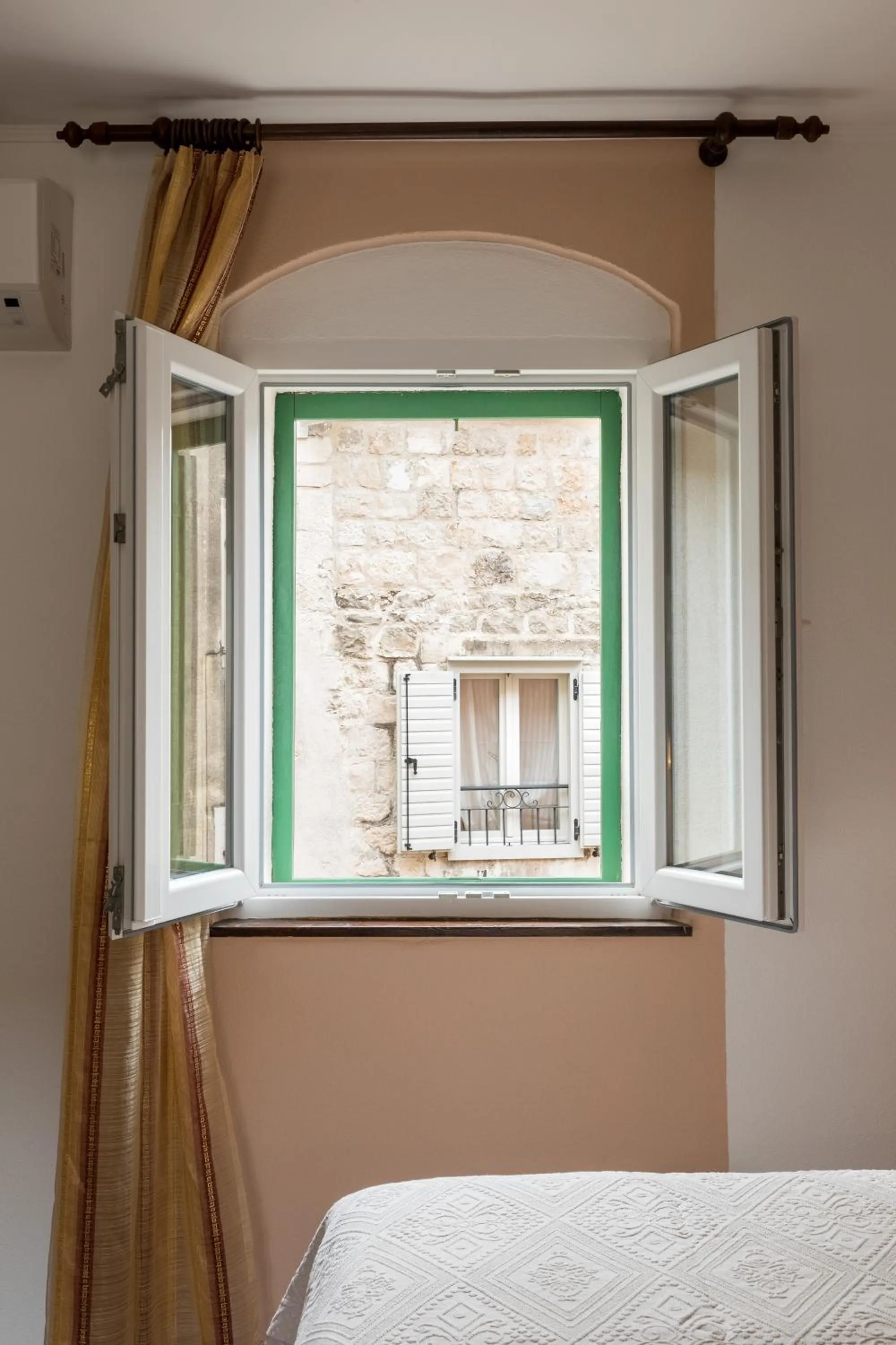 Property building, Bed in Guesthouse Imperator