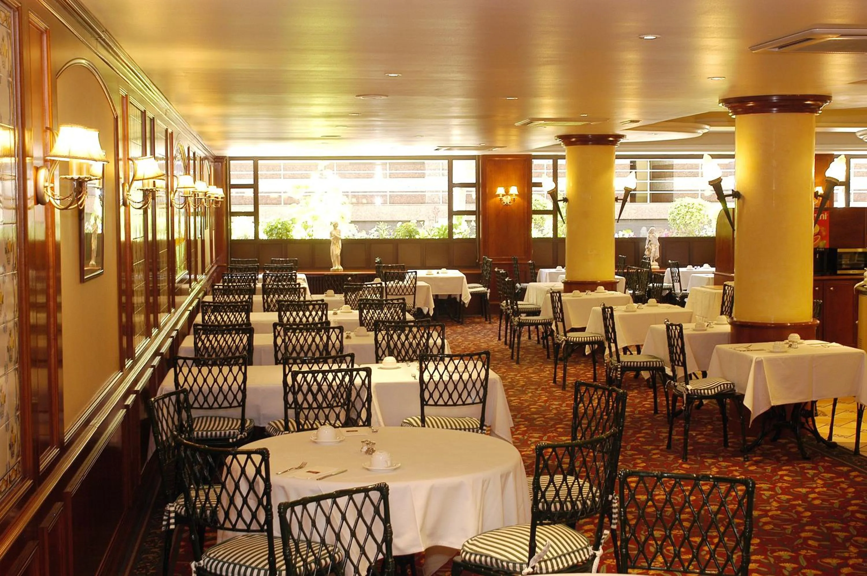 Restaurant/places to eat in Andorra Palace