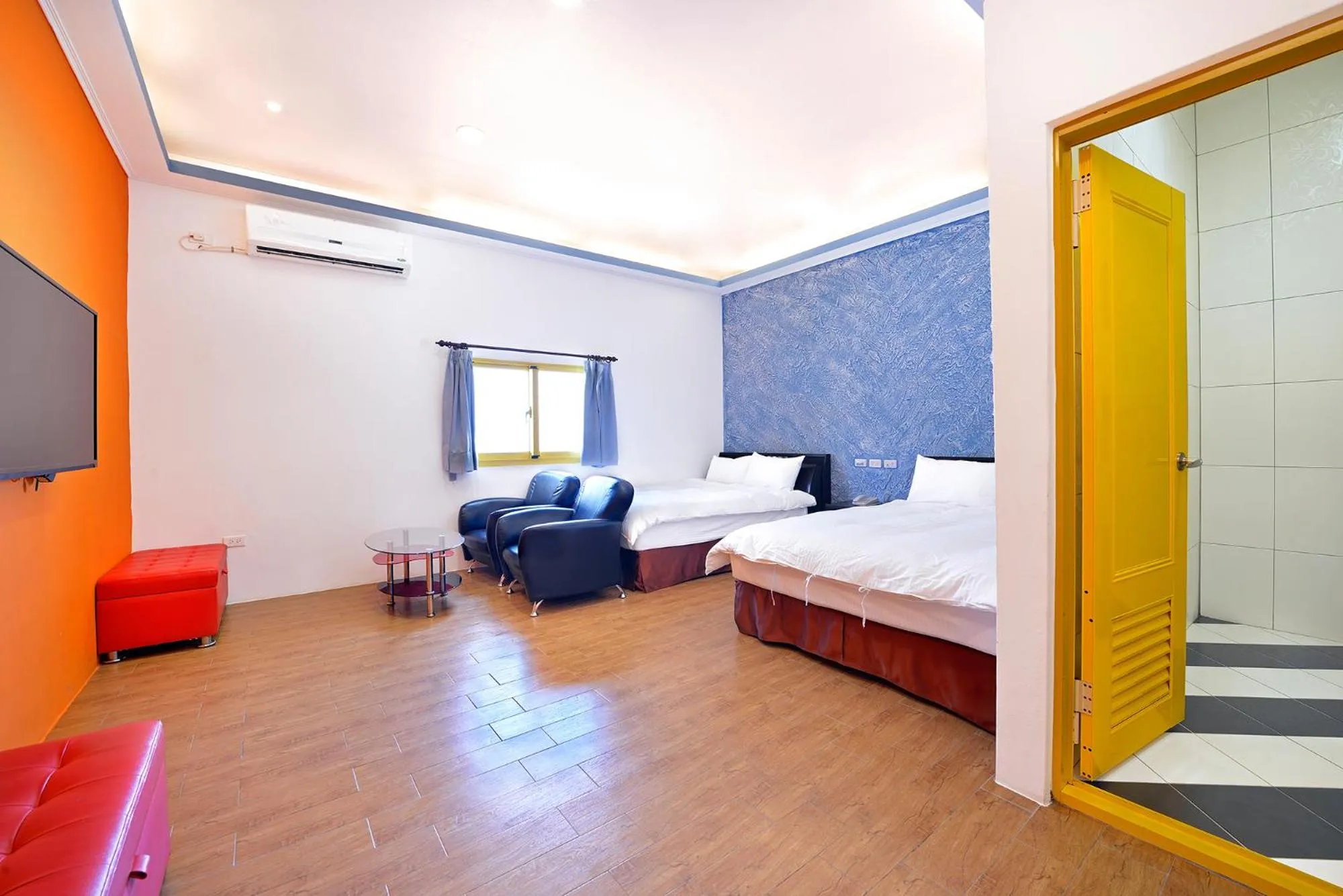 Photo of the whole room, Bed in Star Inn 888