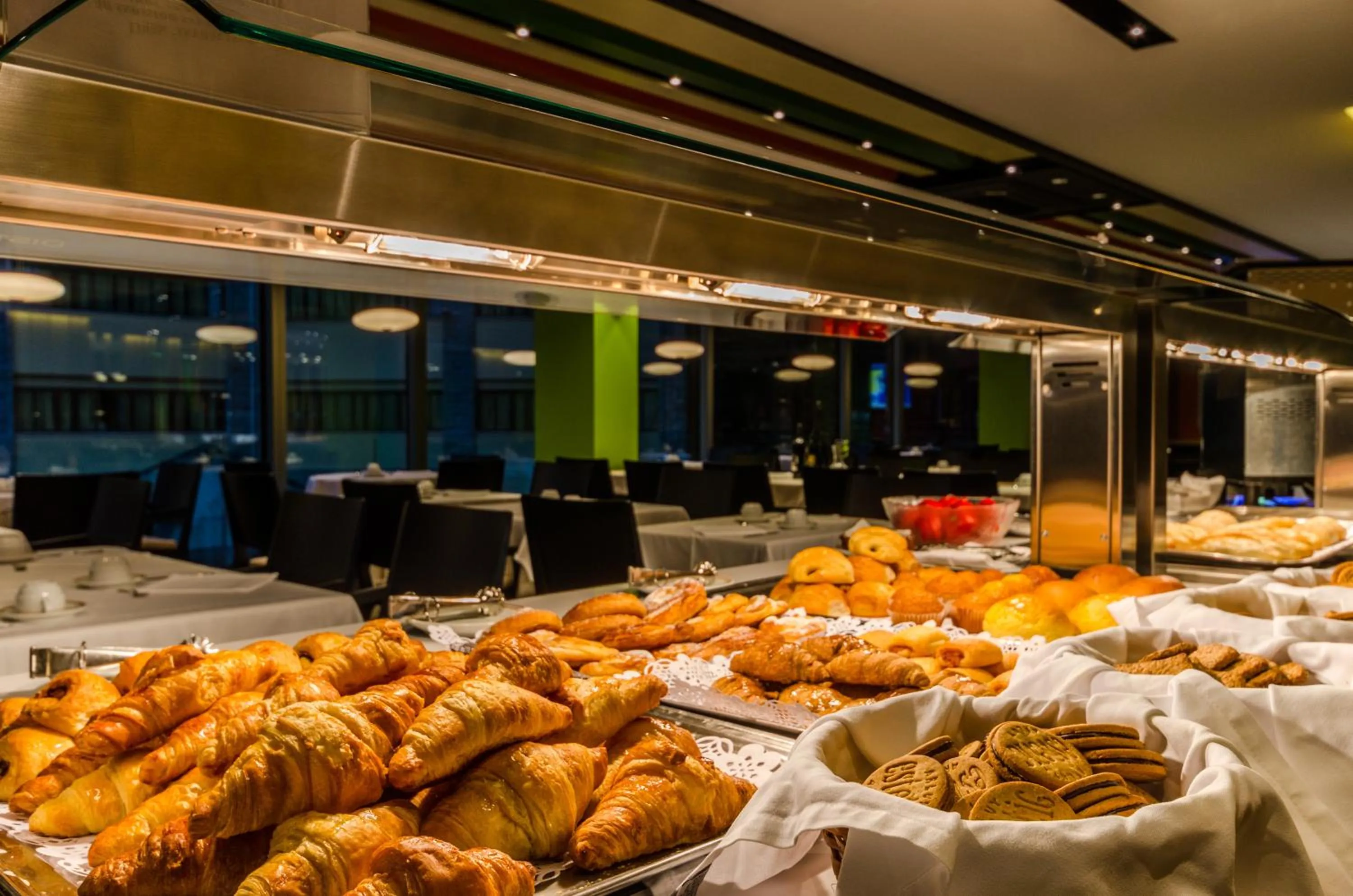 Restaurant/places to eat in Hotel Metropolis