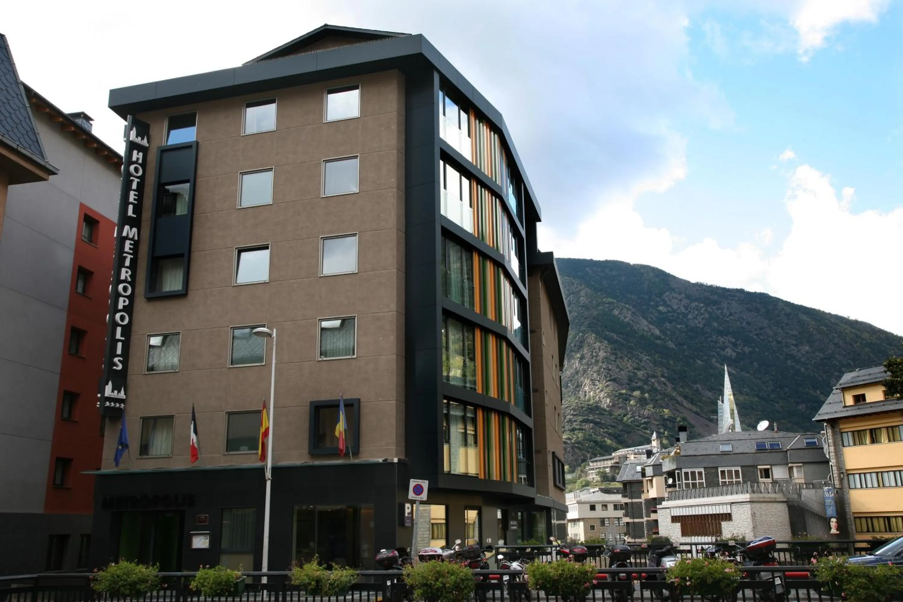 Property building in Hotel Metropolis