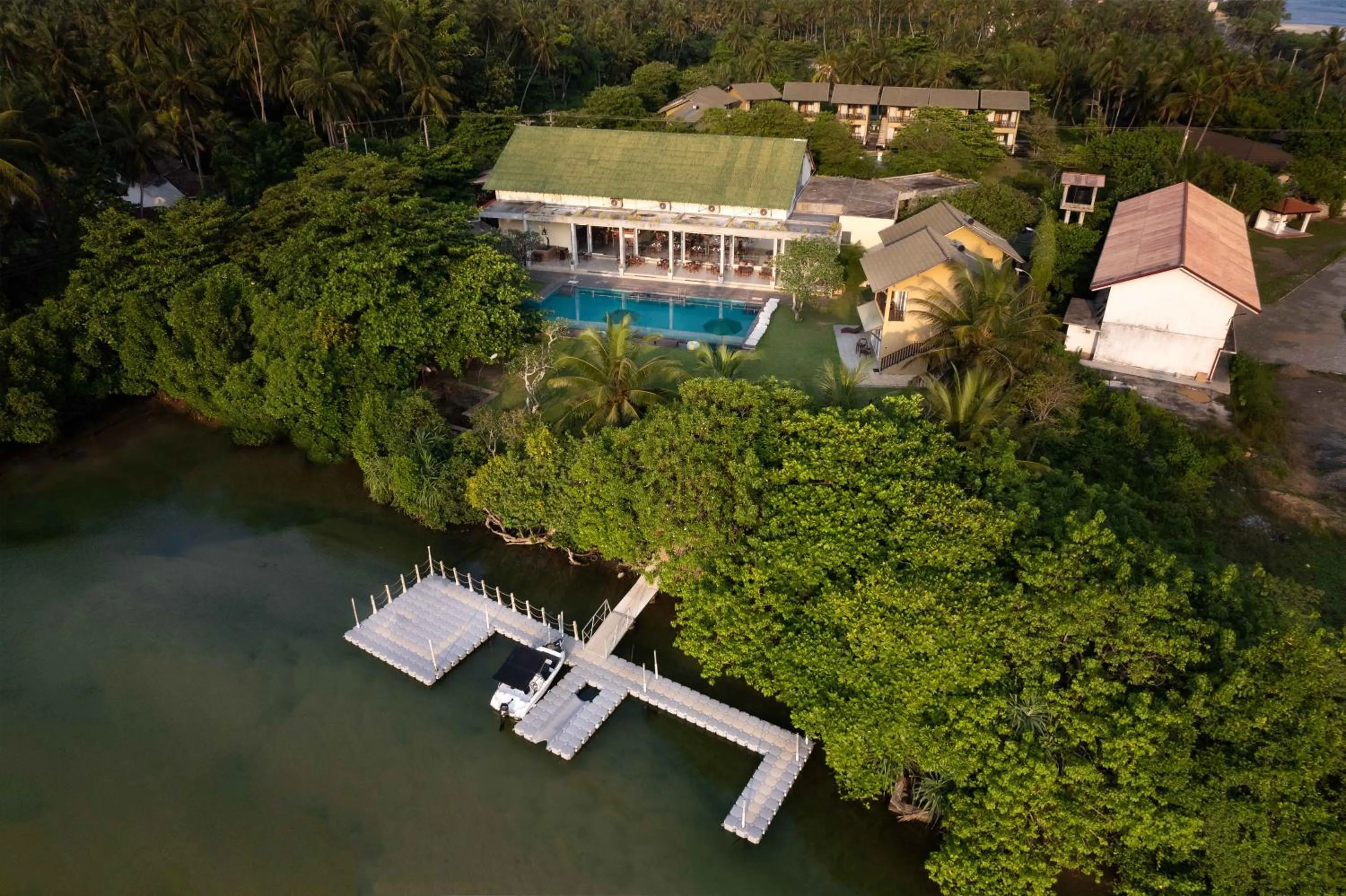 Property building in South Lake Resort Koggala