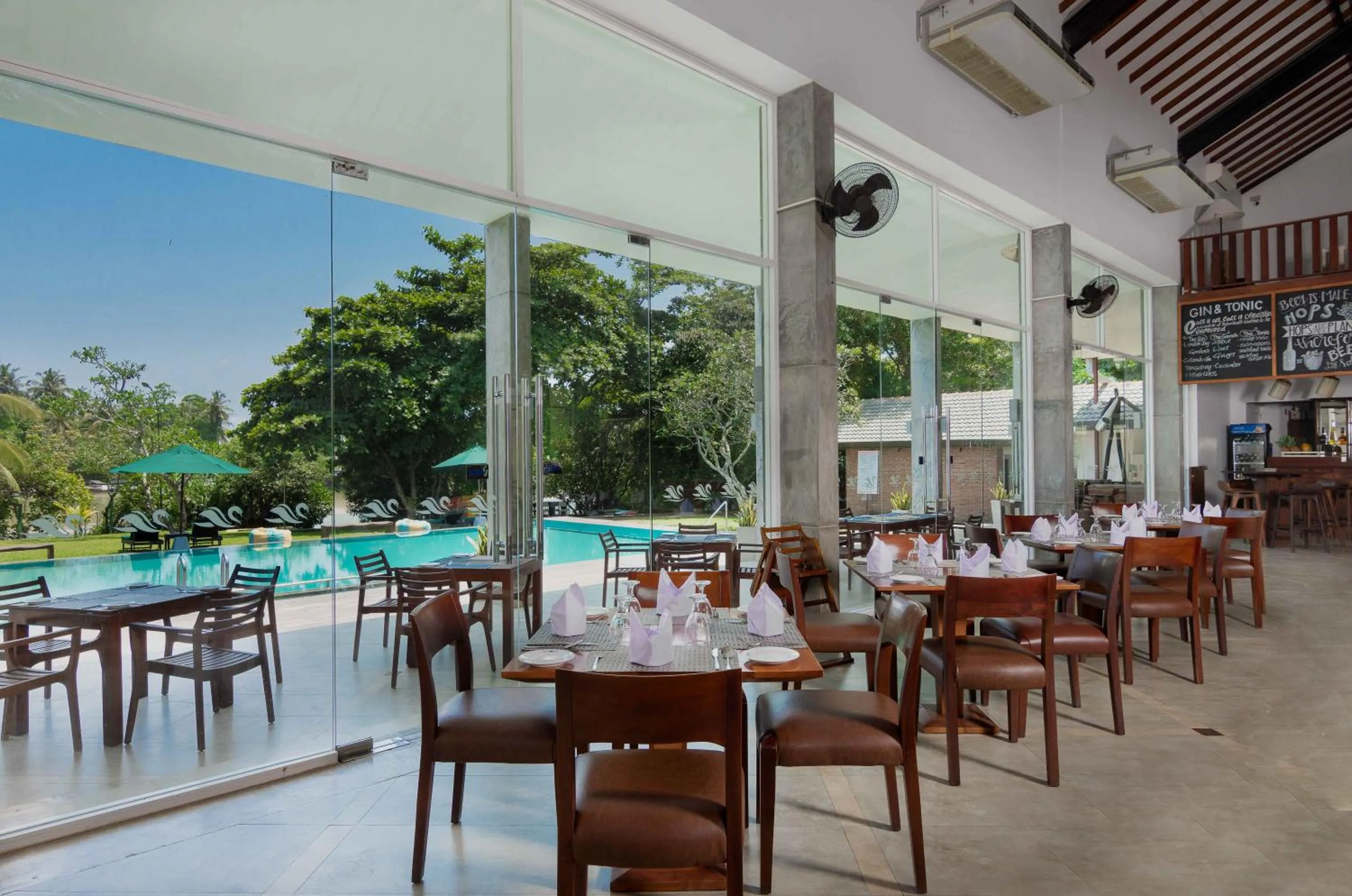 Restaurant/places to eat in South Lake Resort Koggala