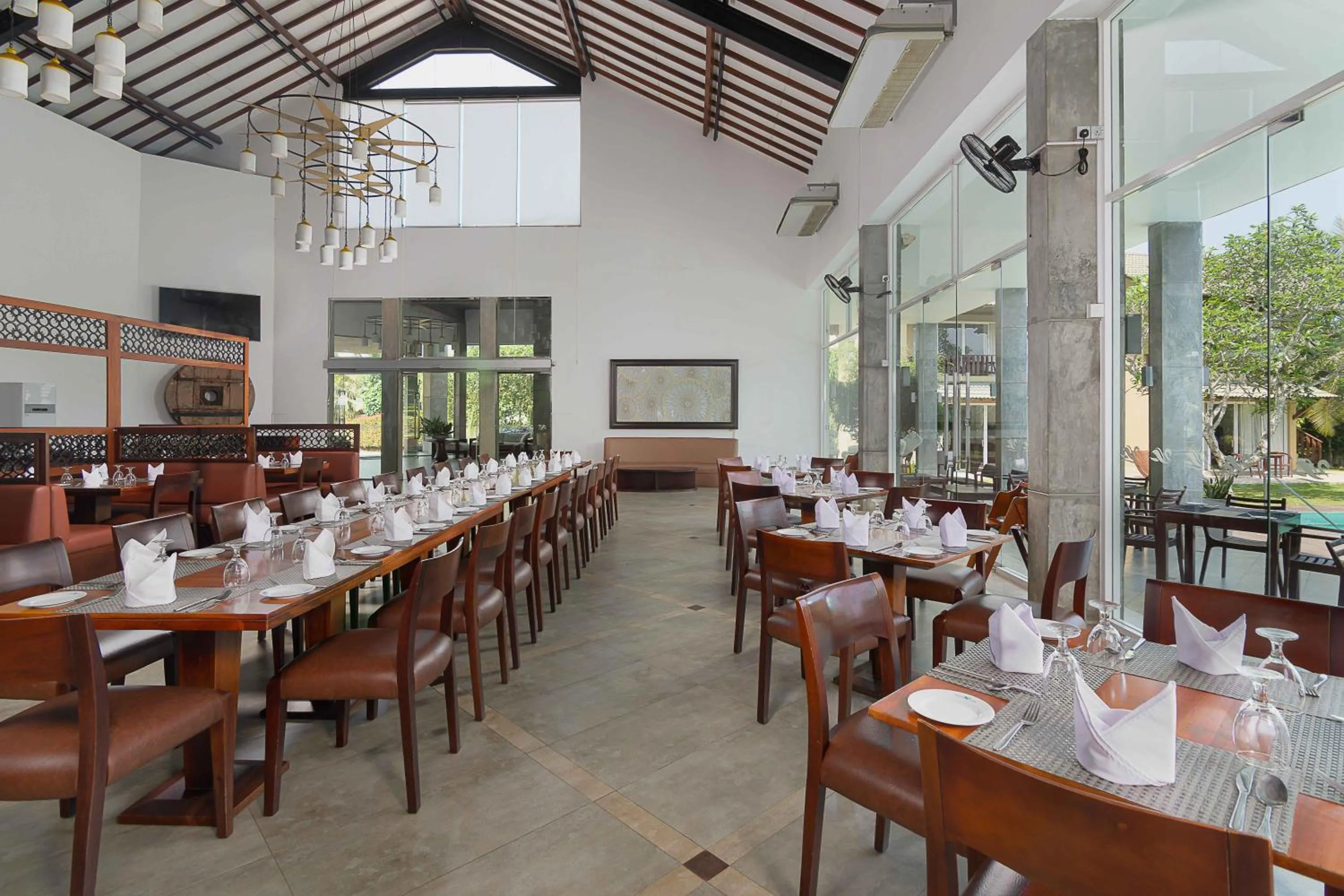 Restaurant/places to eat in South Lake Resort Koggala