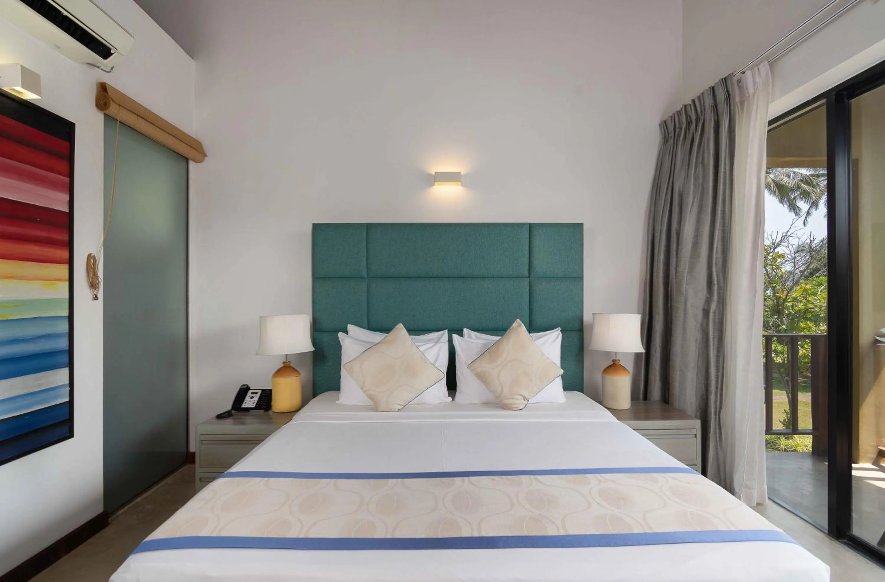 Bed in South Lake Resort Koggala