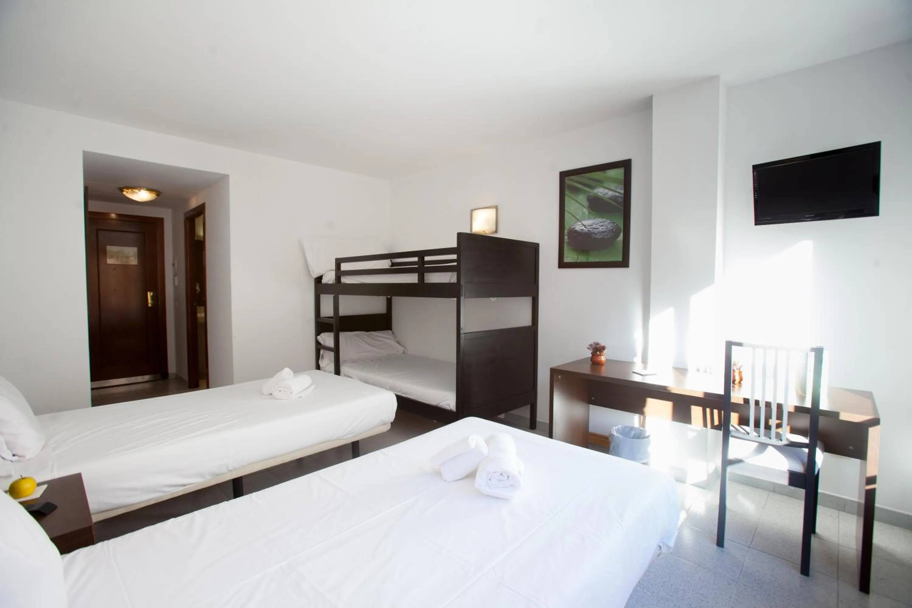 Photo of the whole room, Bed in Insitu Eurotel Andorra