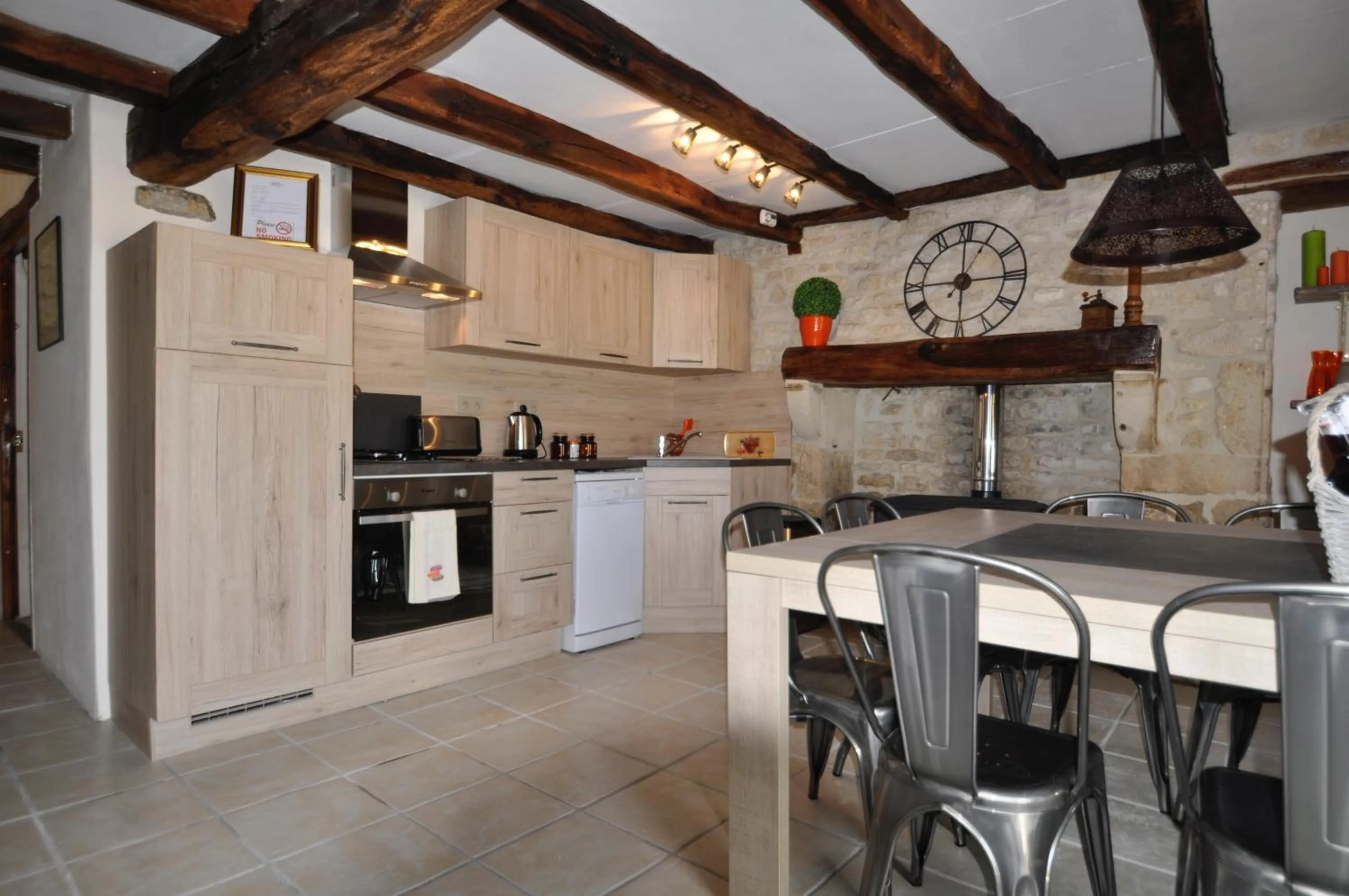 Kitchen or kitchenette in Chez Fins Bois