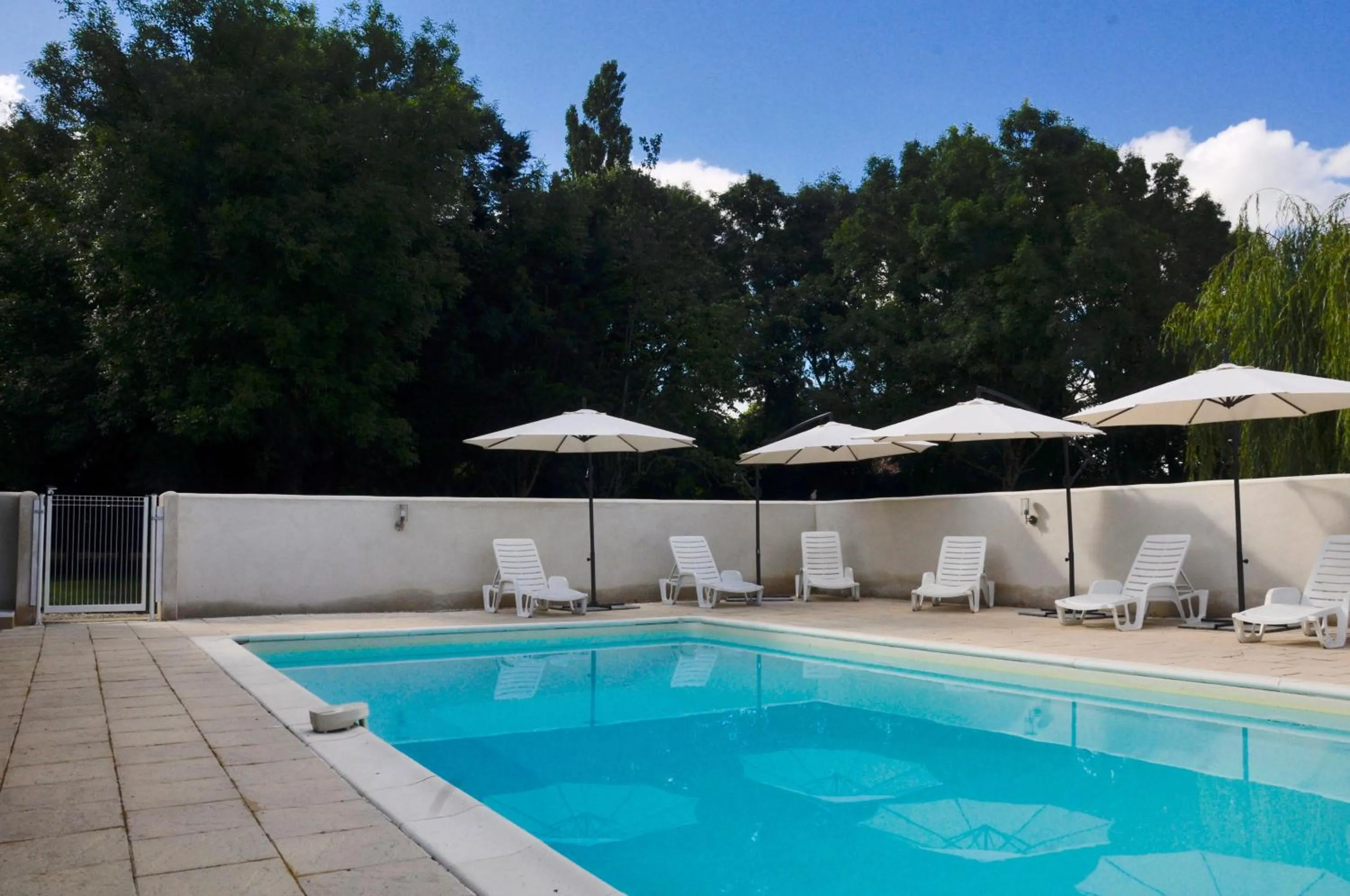 Property building in Chez Fins Bois