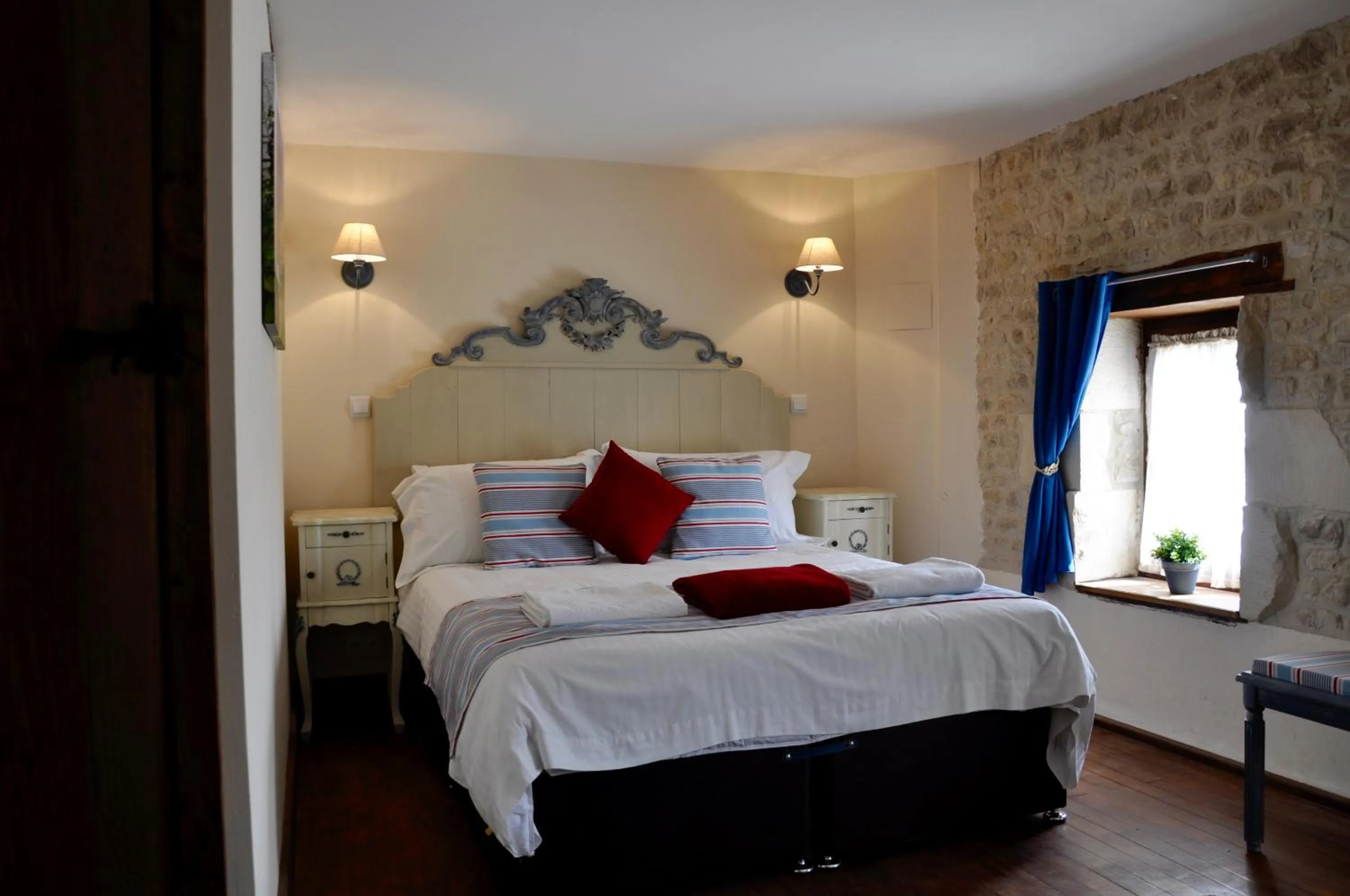 Bedroom, Bed in Chez Fins Bois