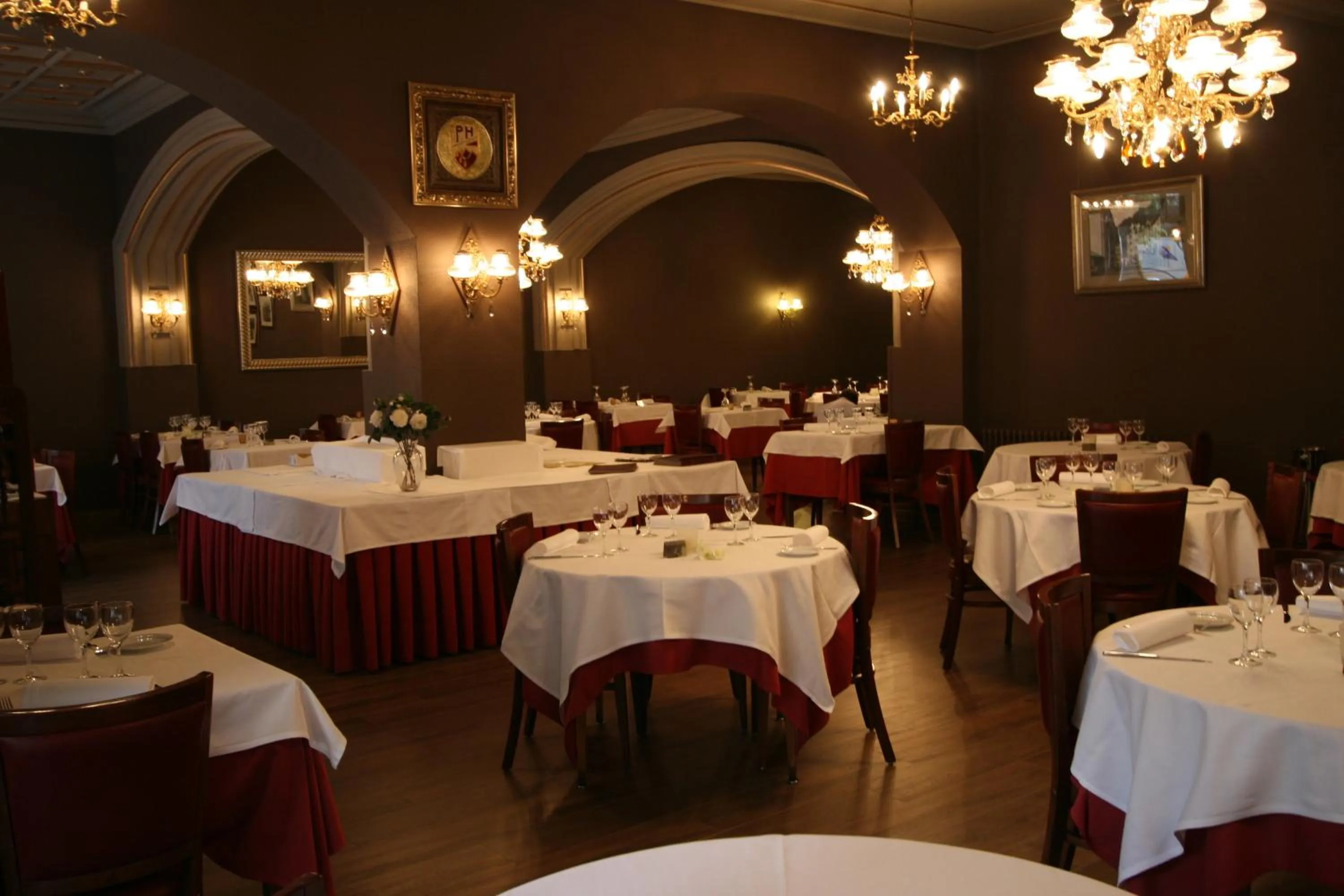 Restaurant/places to eat in Hotel Pyrénées