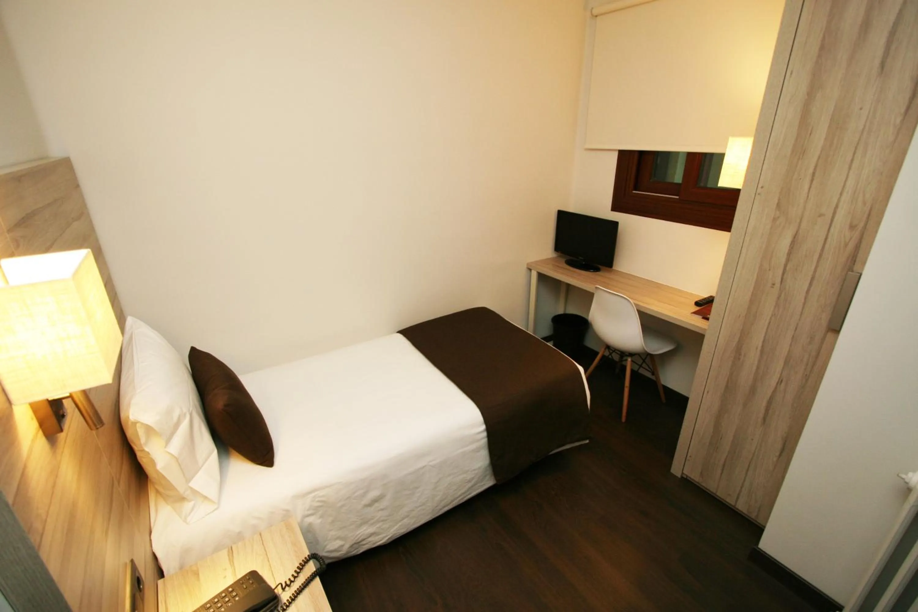 Bedroom, Bed in Hotel Pyrénées