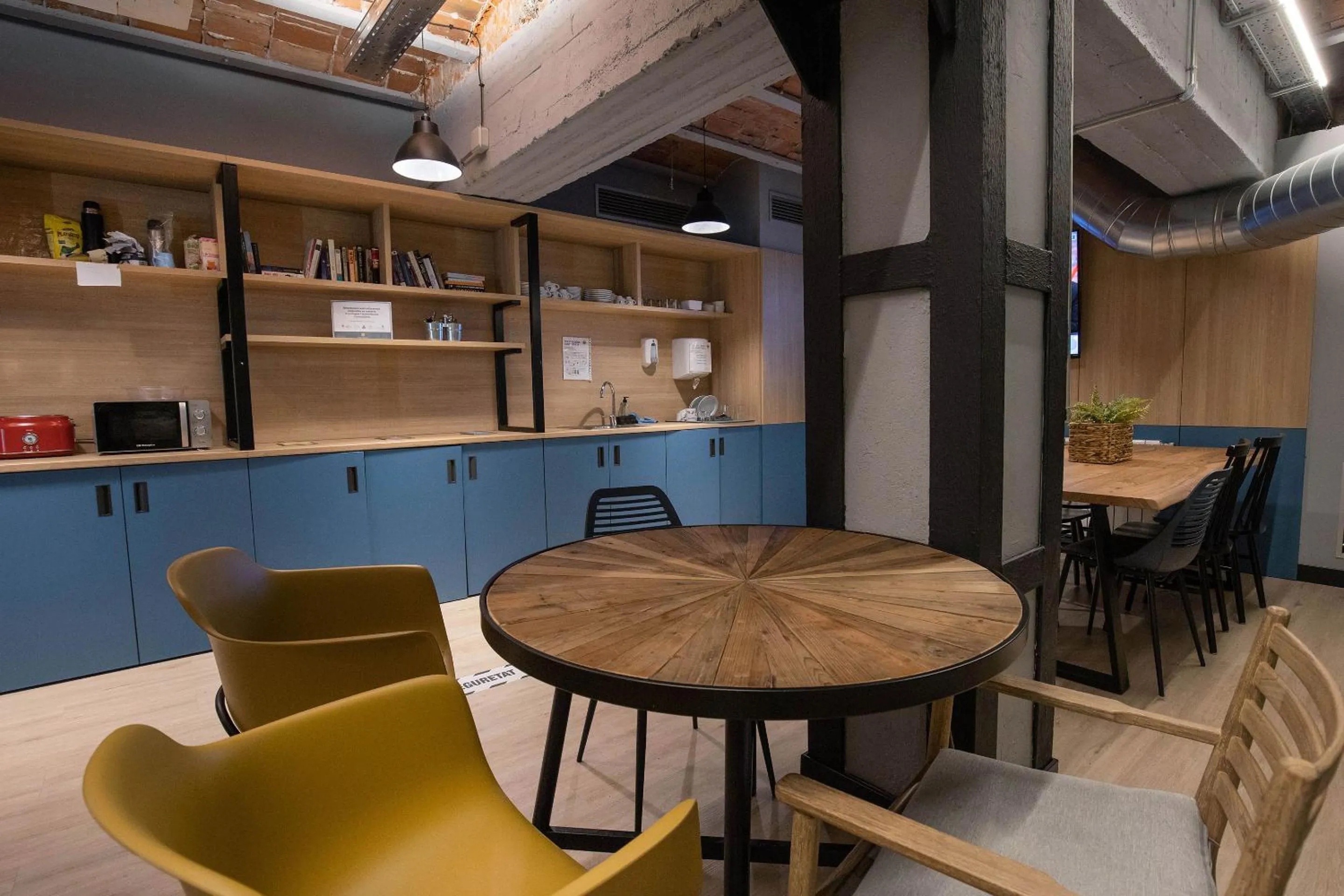 Seating area in Font Andorra Hostel by Nexta