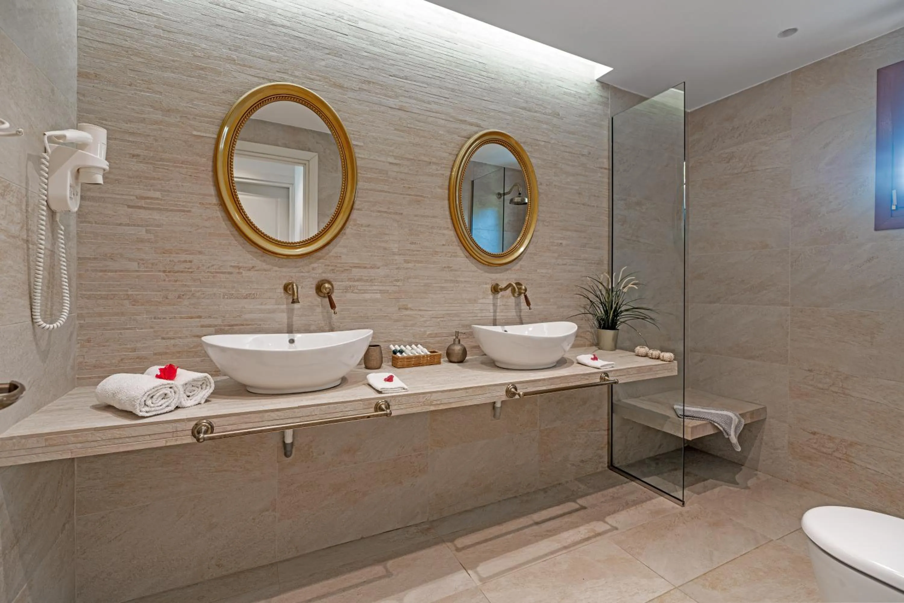 Bathroom in Belvedere Andros