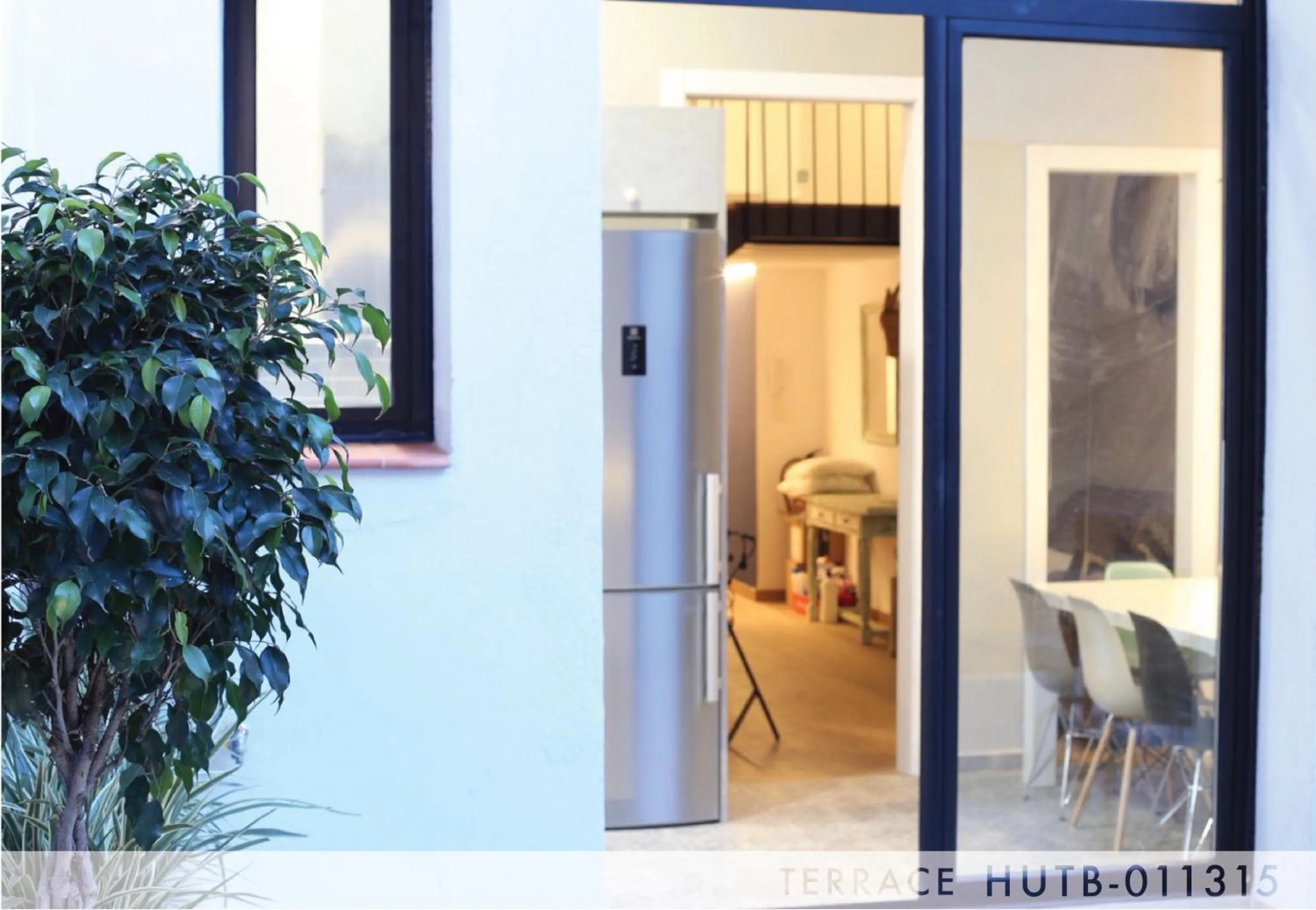 Photo of the whole room in Suite Place Barcelona Còrsega