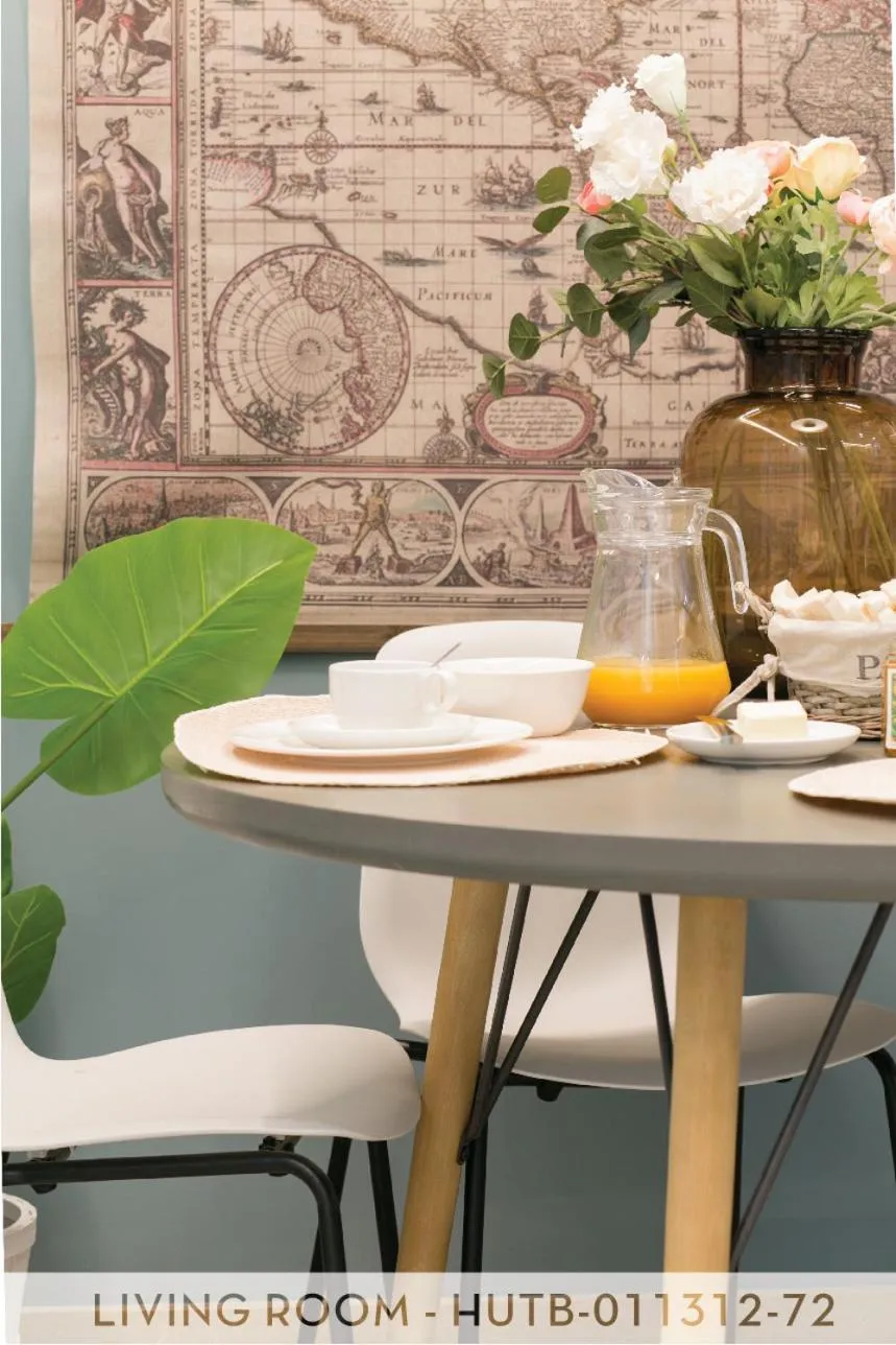 Dining area in Suite Place Barcelona Còrsega