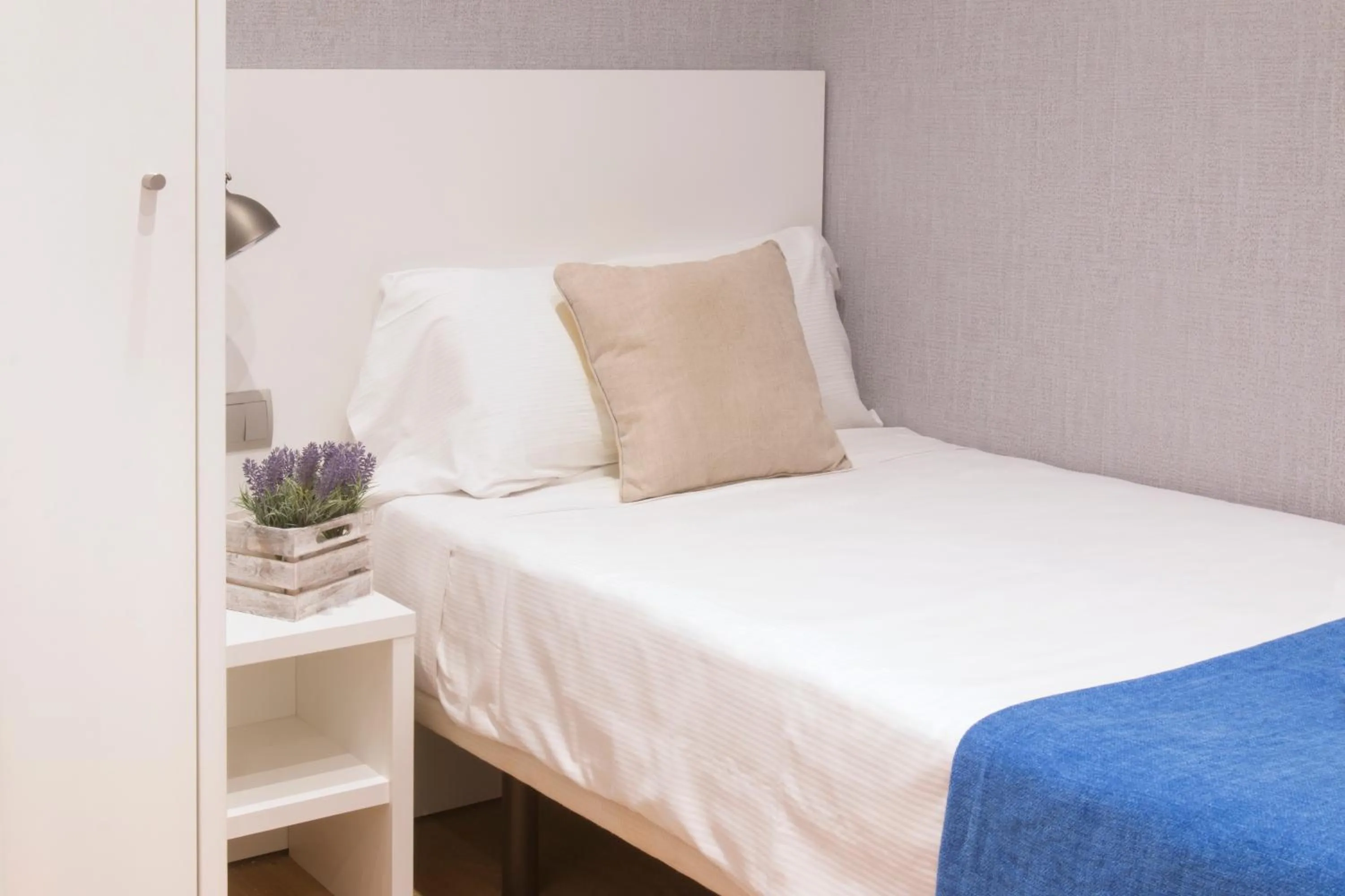 Bed in Suite Place Barcelona Còrsega