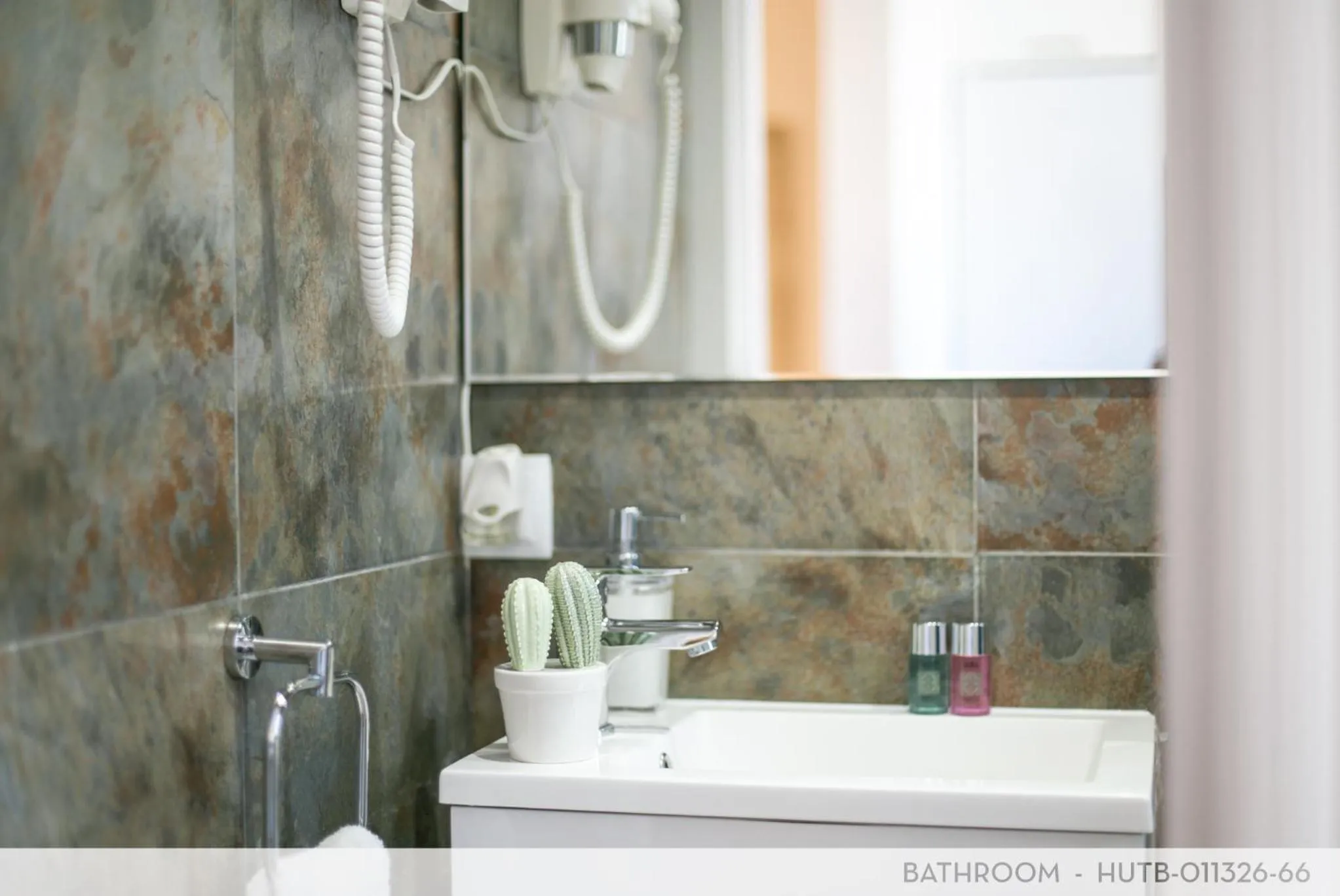 Bathroom in Suite Place Barcelona Còrsega