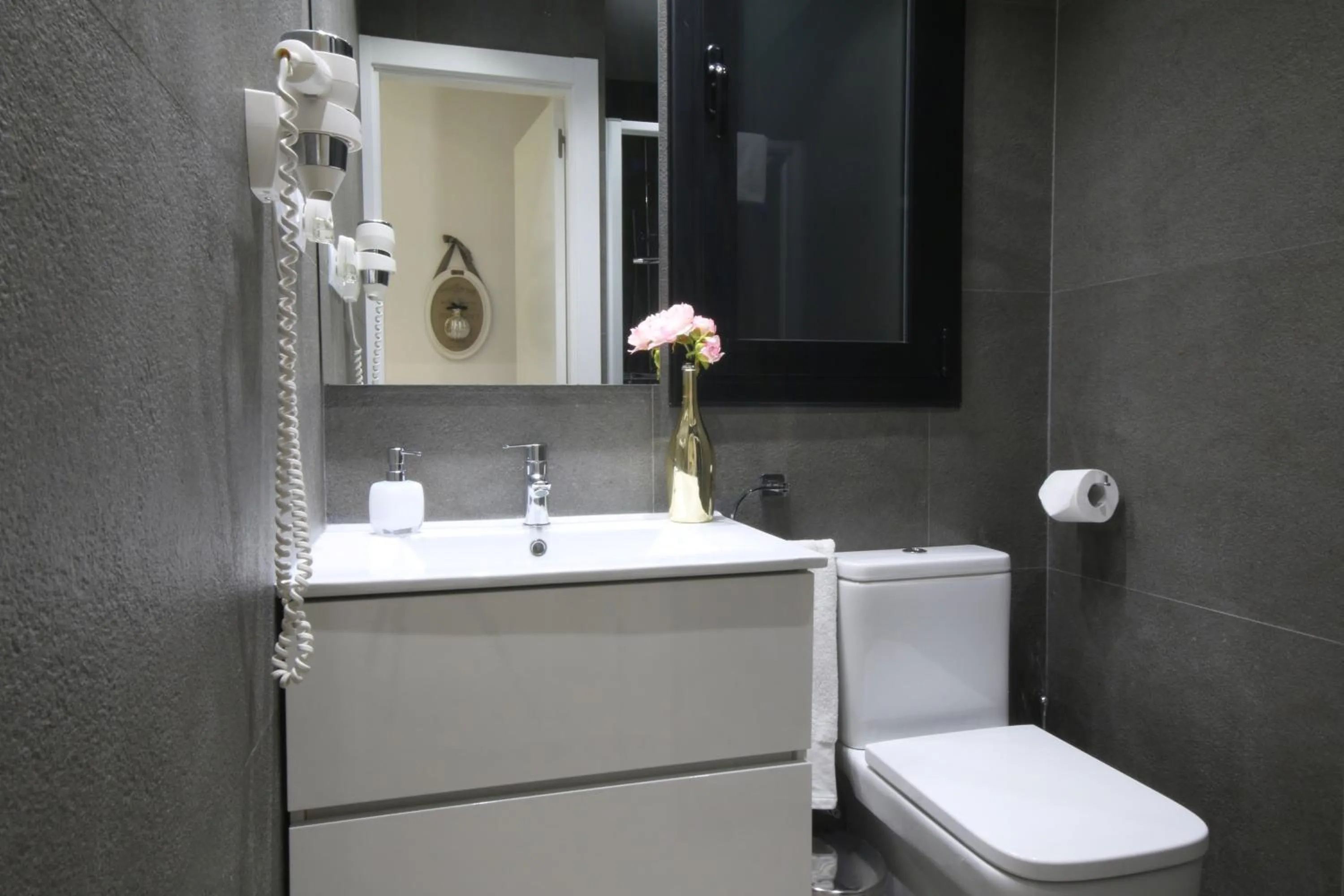 Bathroom in Suite Place Barcelona Còrsega