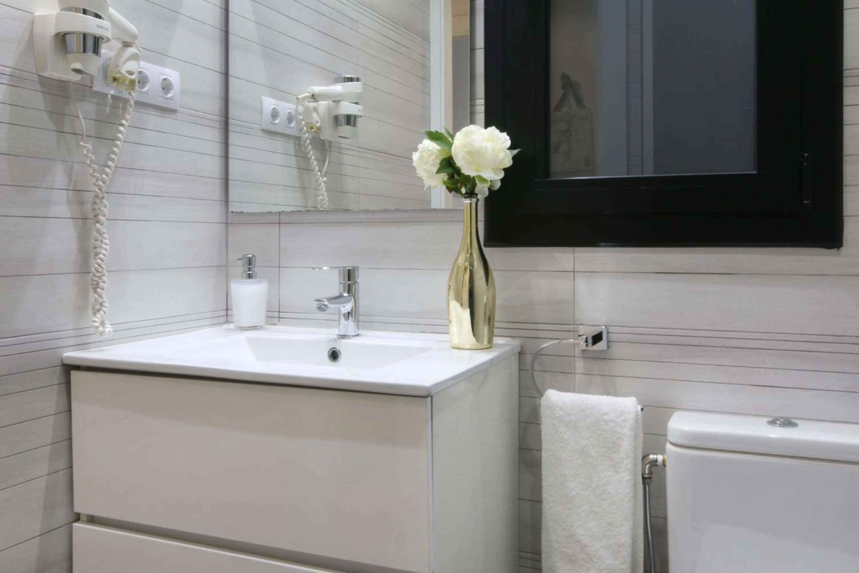 Bathroom in Suite Place Barcelona Còrsega