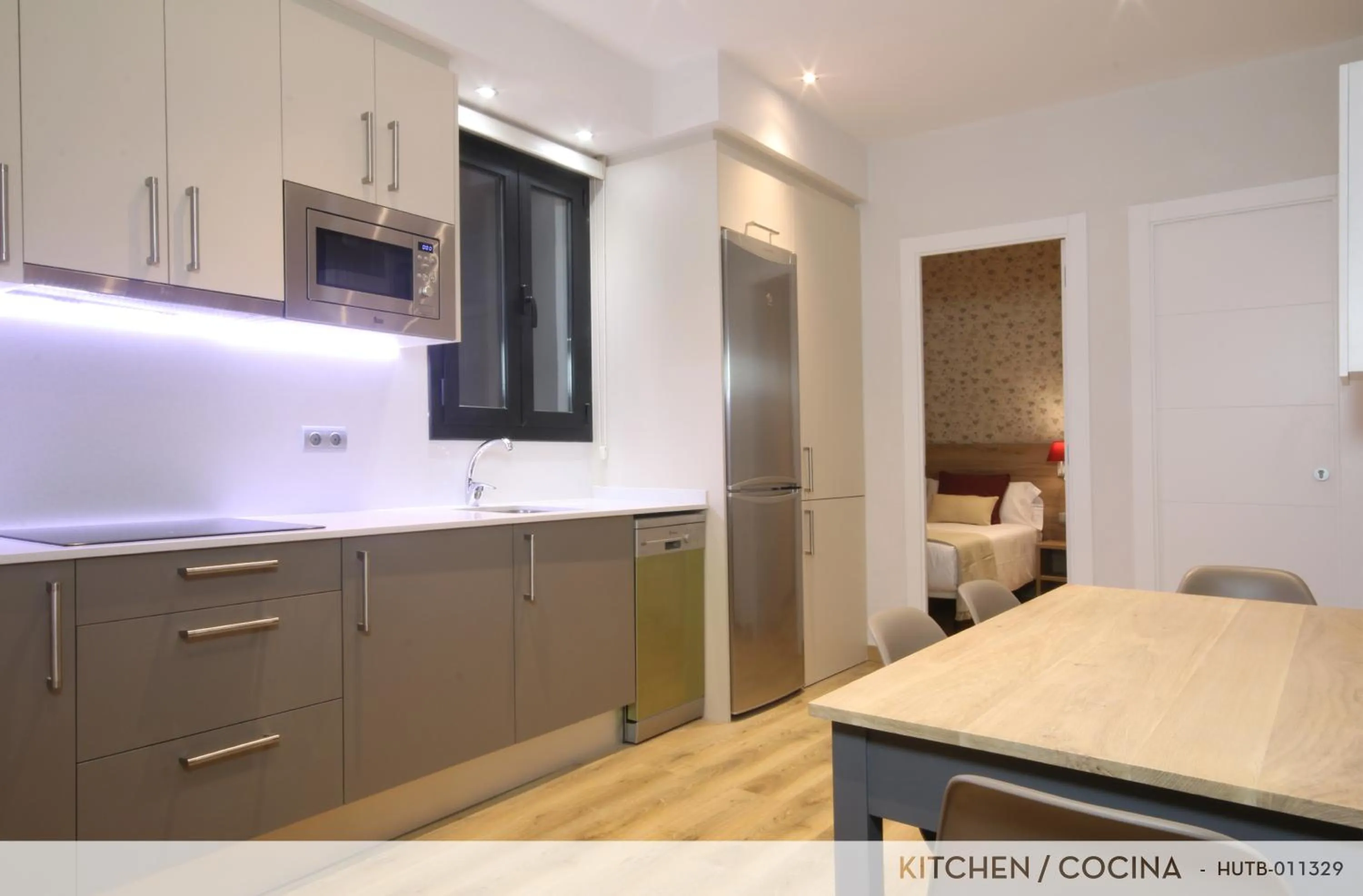 Photo of the whole room in Suite Place Barcelona Còrsega