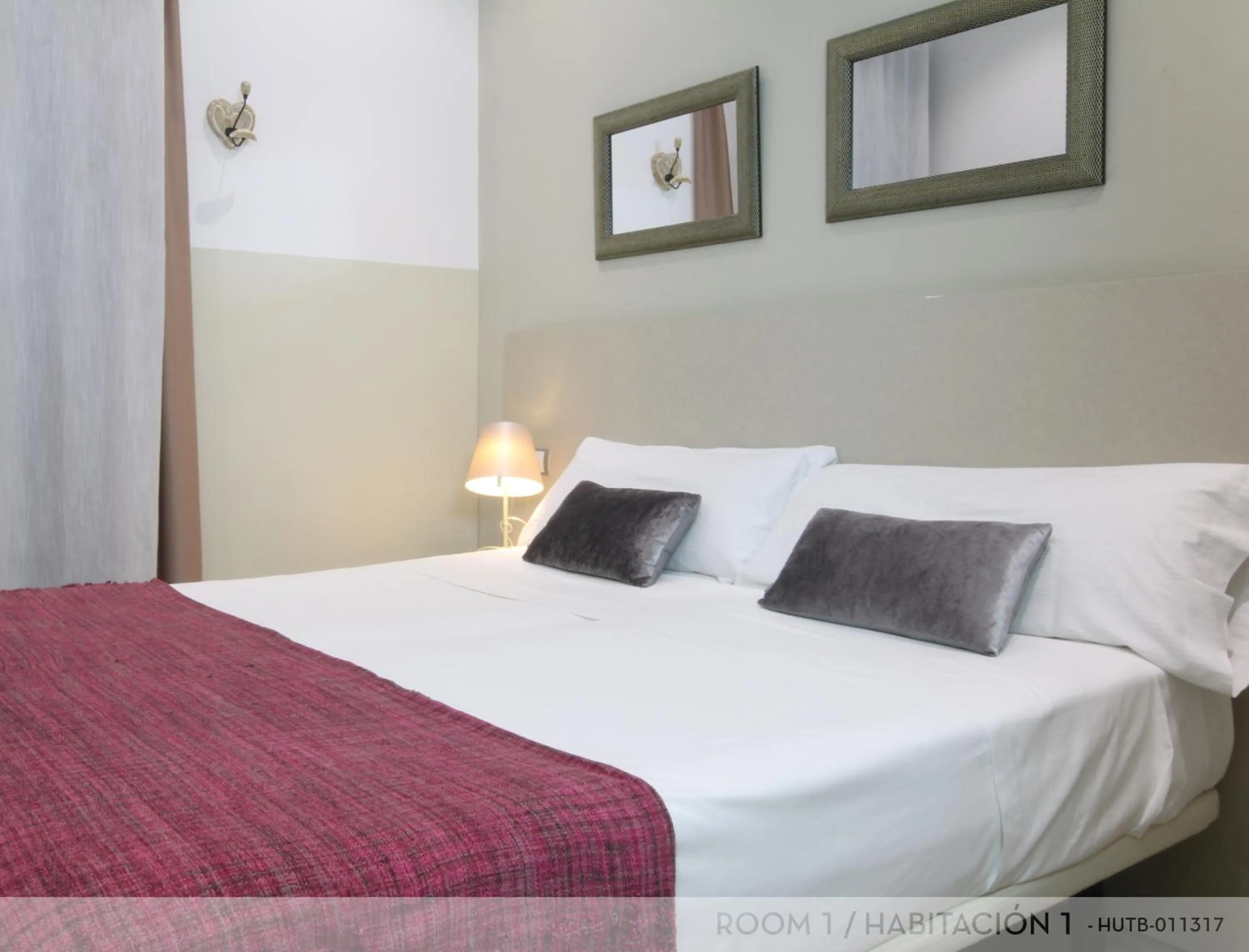 Bedroom, Bed in Suite Place Barcelona Còrsega